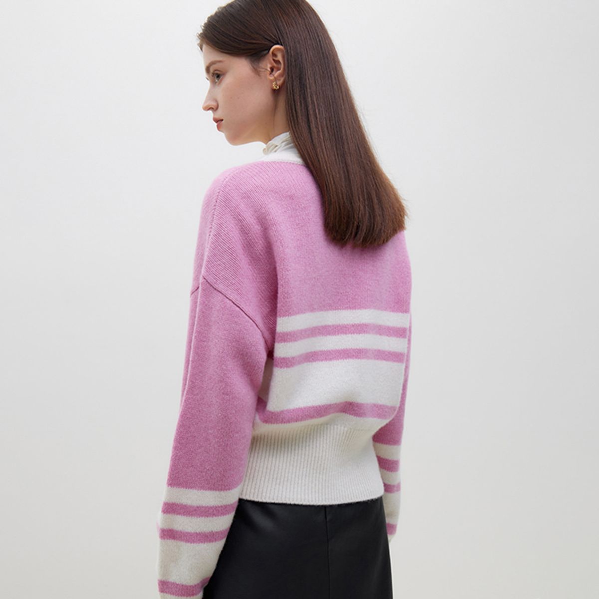 웬스데이딜라잇(WEDNESDAY DELIGHT) WD_Striped v-neck cardigan_2color