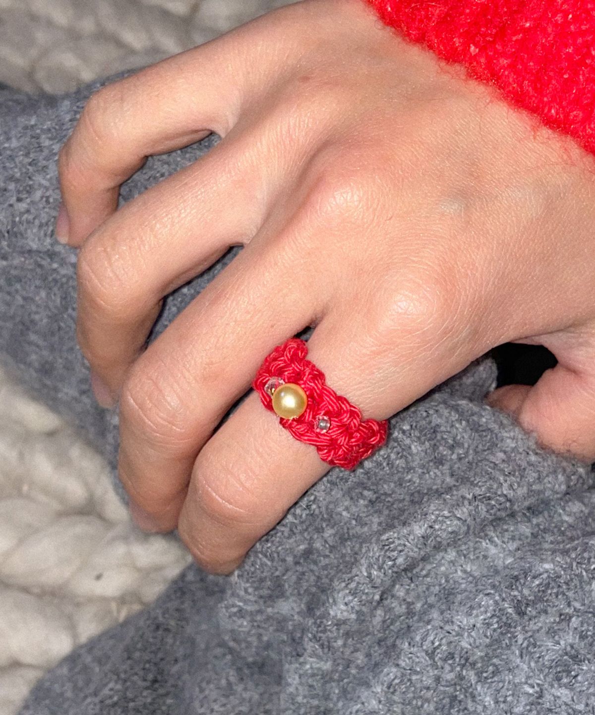 메리모티브(MERRYMOTIVE) Gem with knitted ring (Red)