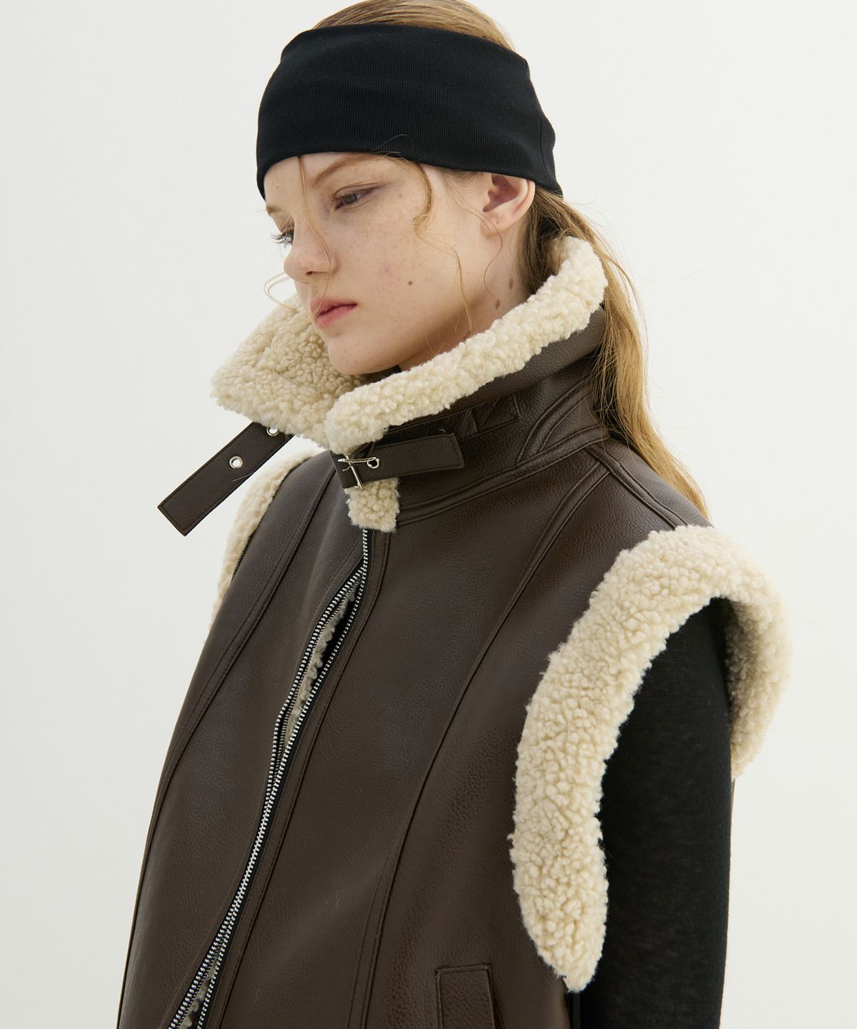 비콰이엇(B QUIET) FAUX SHEARING TRIMMING VEST_BROWN BEIGE