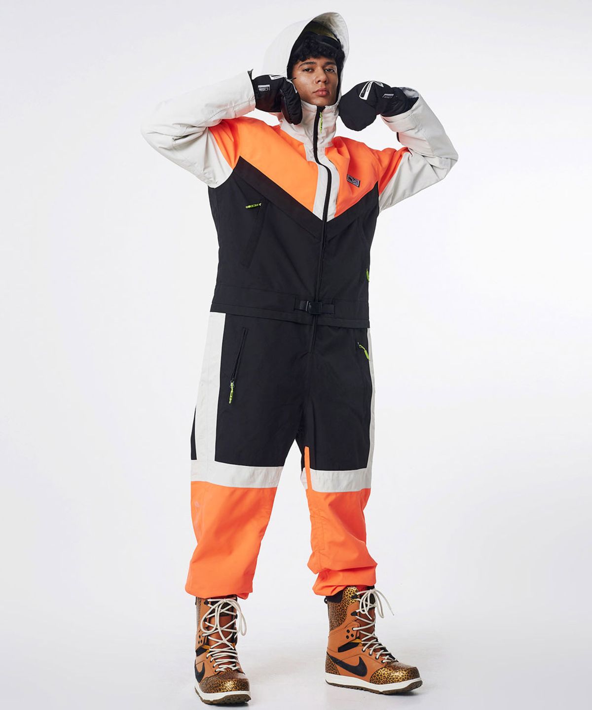 돌아우터웨어(DOLL OUTERWEAR) 브이라인 스노우보드복 점프슈트 오렌지 남녀공용 보드복자켓 보드복팬츠