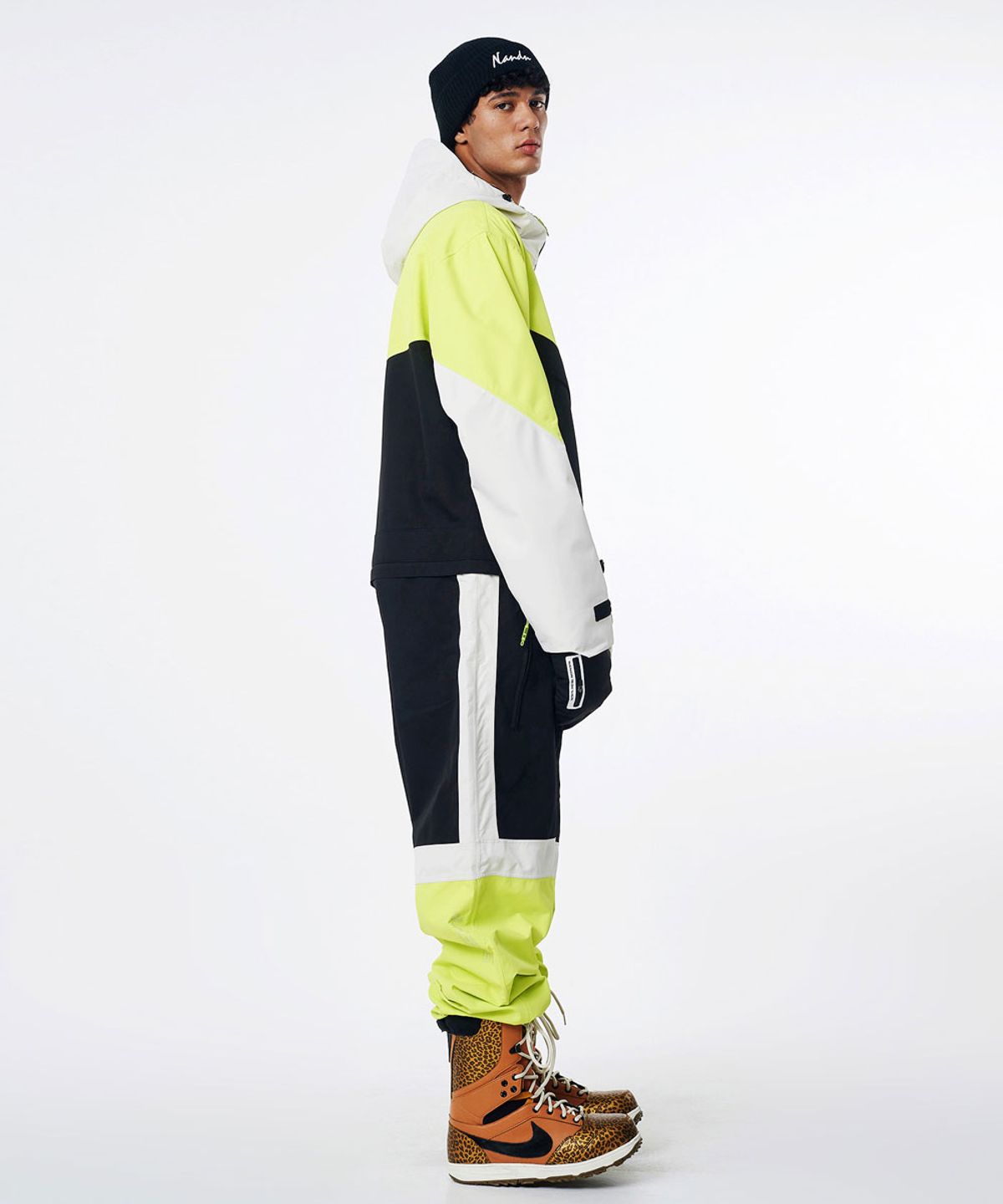 돌아우터웨어(DOLL OUTERWEAR) 브이라인 스노우보드복 점프슈트 라임 남녀공용 보드복자켓 보드복팬츠
