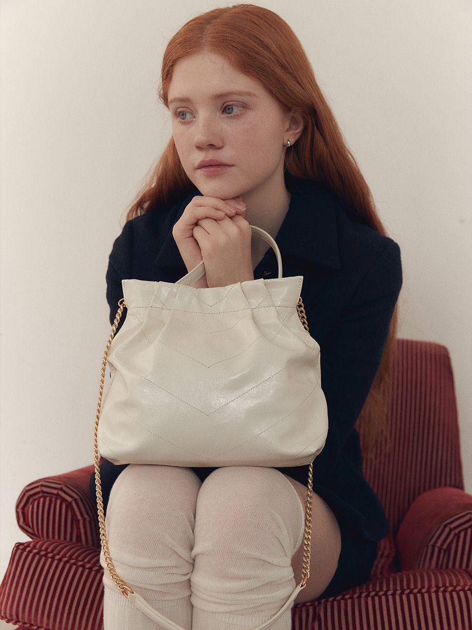 OSTKAKA ★ KNOT DRAW SHOLDER BAG IVORY [正規品/関税込] MUSINSA公式 | OSTKAKA Knute Draw Shoulder Bag Ivory