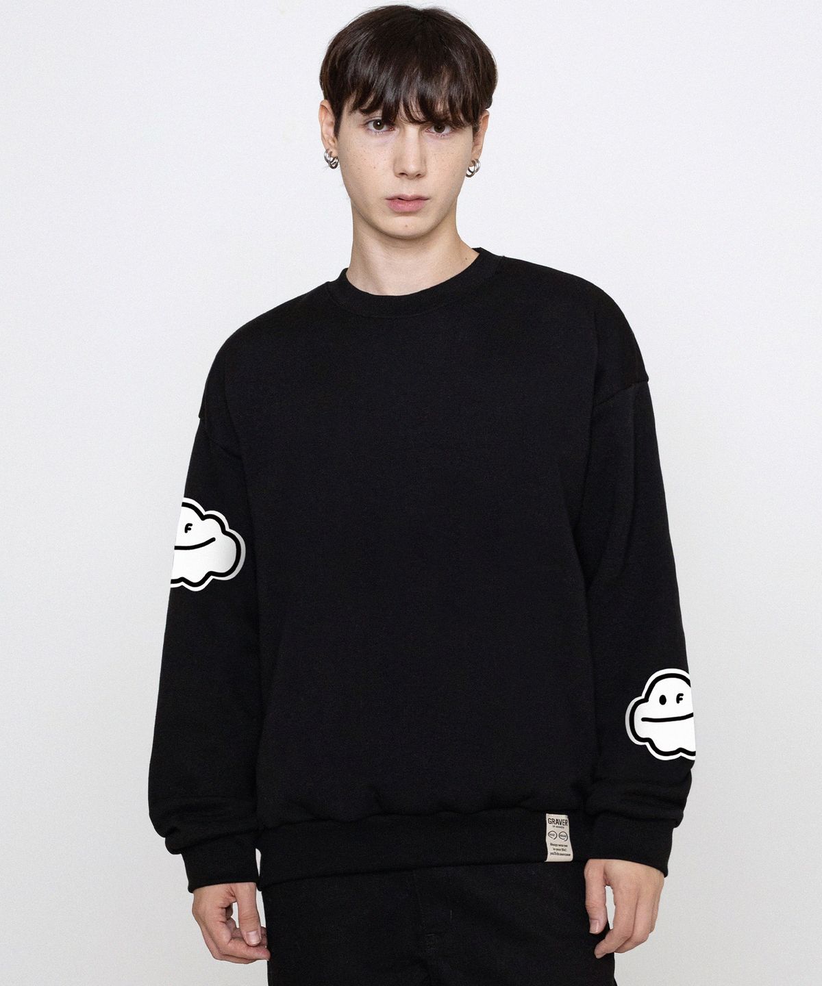 그레이버(GRAVER) [UNISEX]멀티 구름 스마일 드로잉 맨투맨_블랙