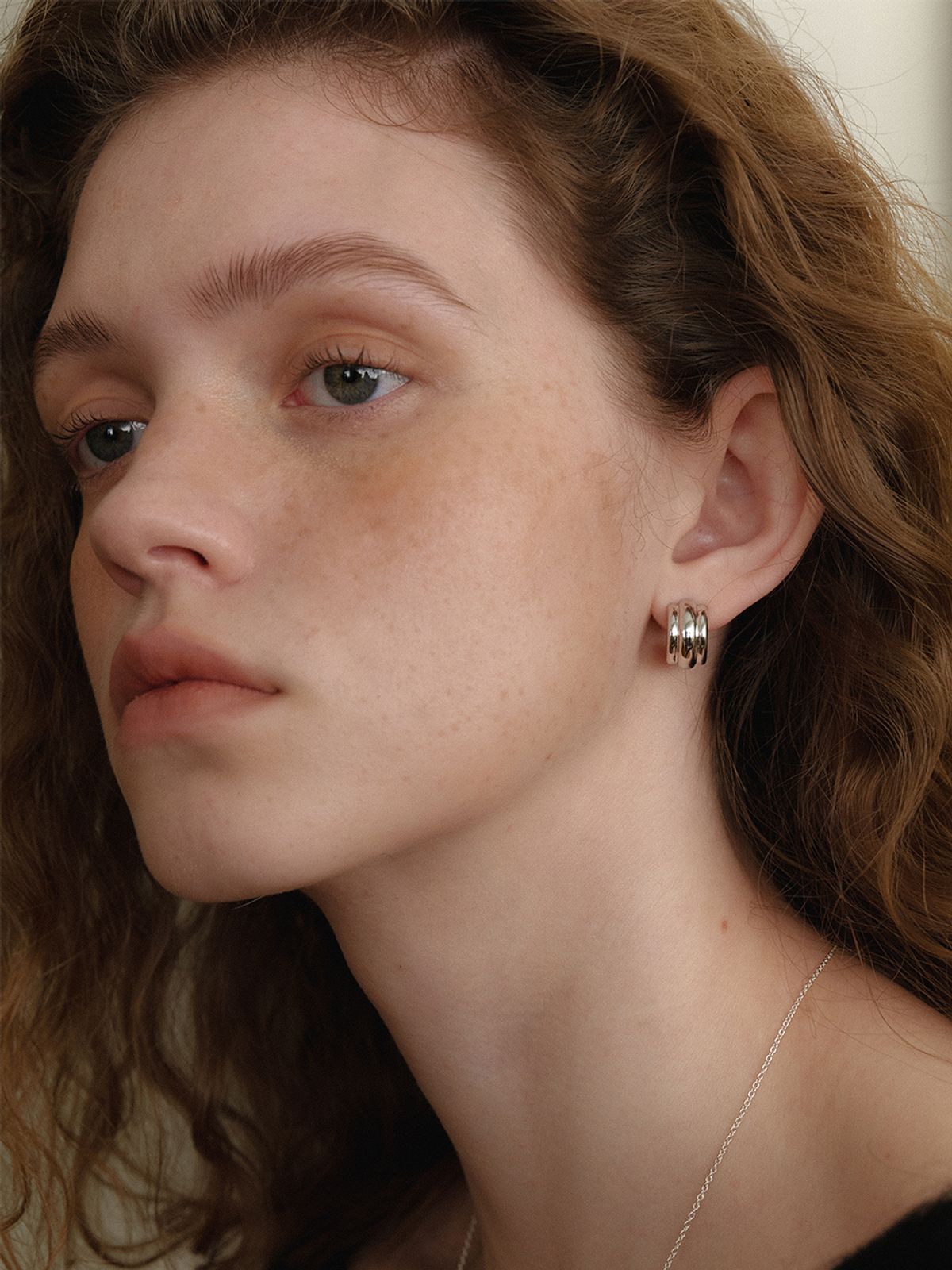 리엔느와르(leeENoir) Round Hoop Earring (2color)