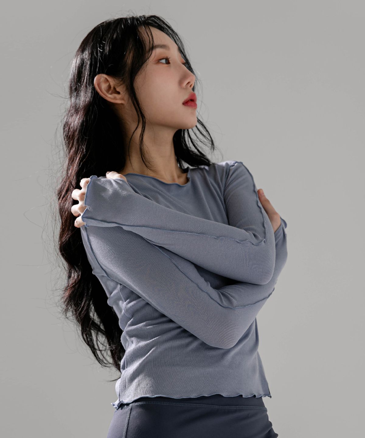 모어아웃(MOREOUT) 여성요가복 아웃라인 골지 슬리브 3TT3340