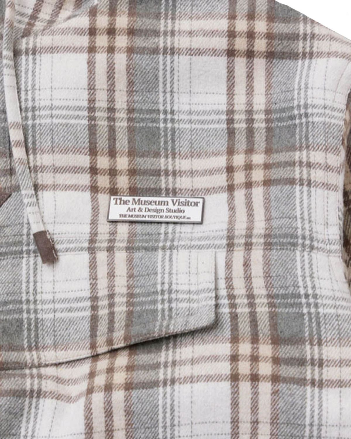 더뮤지엄비지터(THEMUSEUMVISITOR) LEATHER ELBOW PATCH CHECK ANORAK (BEIGE)