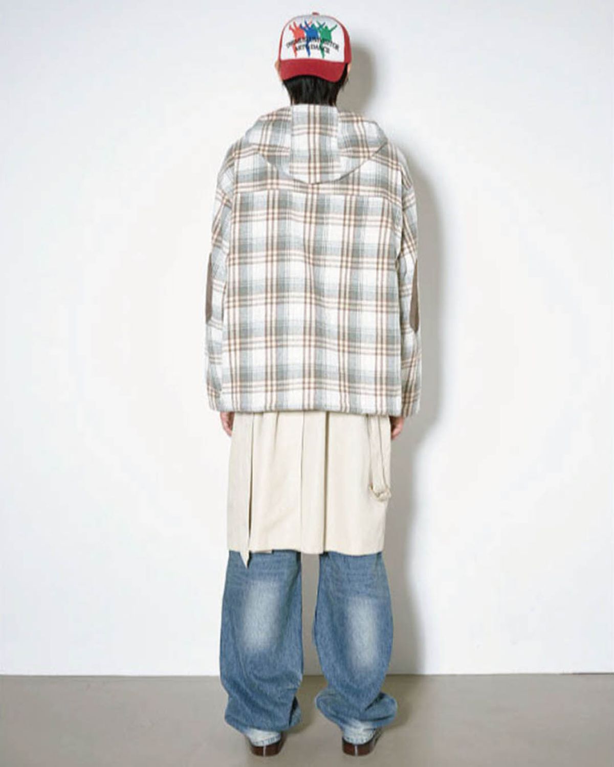 더뮤지엄비지터(THEMUSEUMVISITOR) LEATHER ELBOW PATCH CHECK ANORAK (BEIGE)
