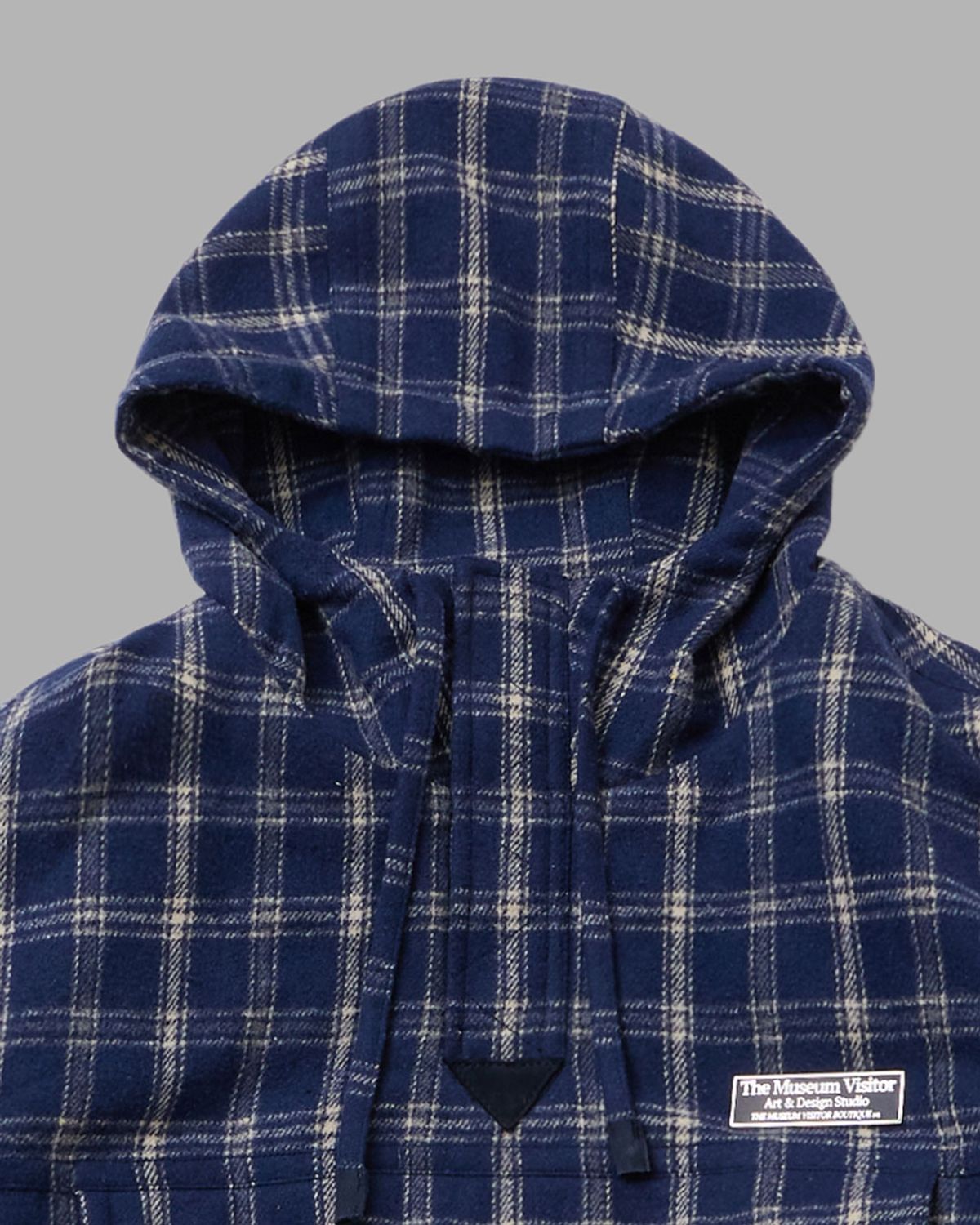 더뮤지엄비지터(THEMUSEUMVISITOR) LEATHER ELBOW PATCH CHECK ANORAK (NAVY)