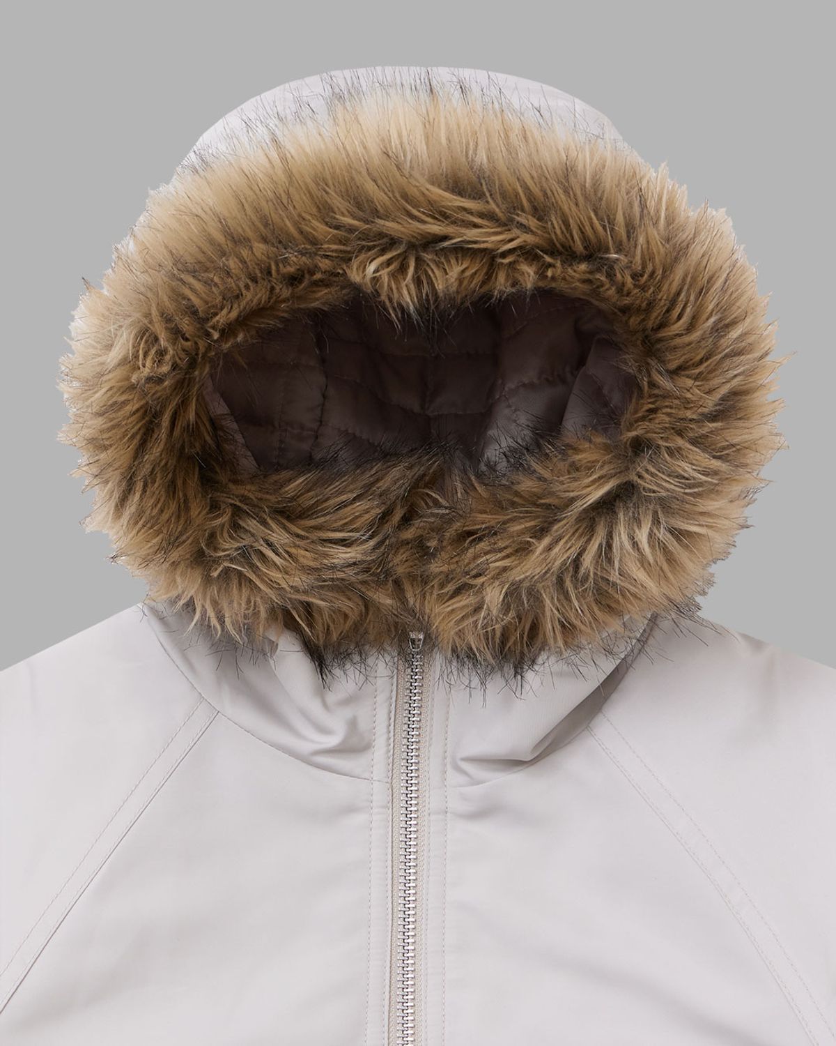더뮤지엄비지터(THEMUSEUMVISITOR) FUR HOOD METAL LOGO MA-1 JUMPER (IVORY)