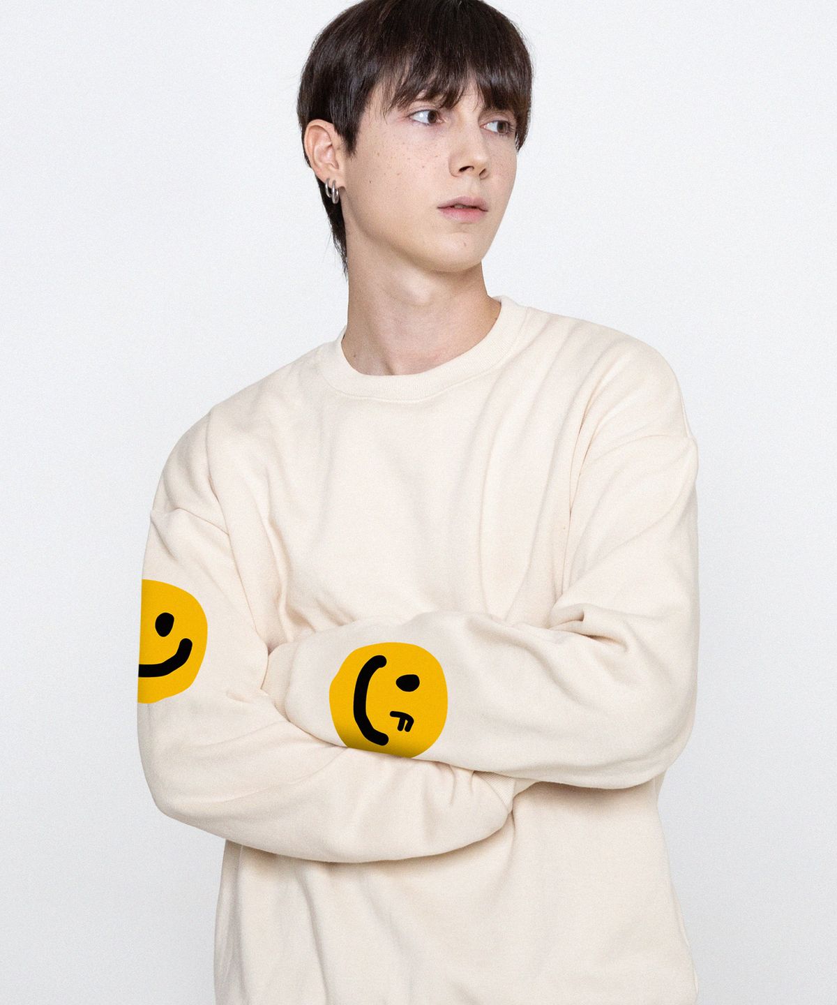그레이버(GRAVER) [UNISEX]멀티 도트 스마일 드로잉 맨투맨_크림