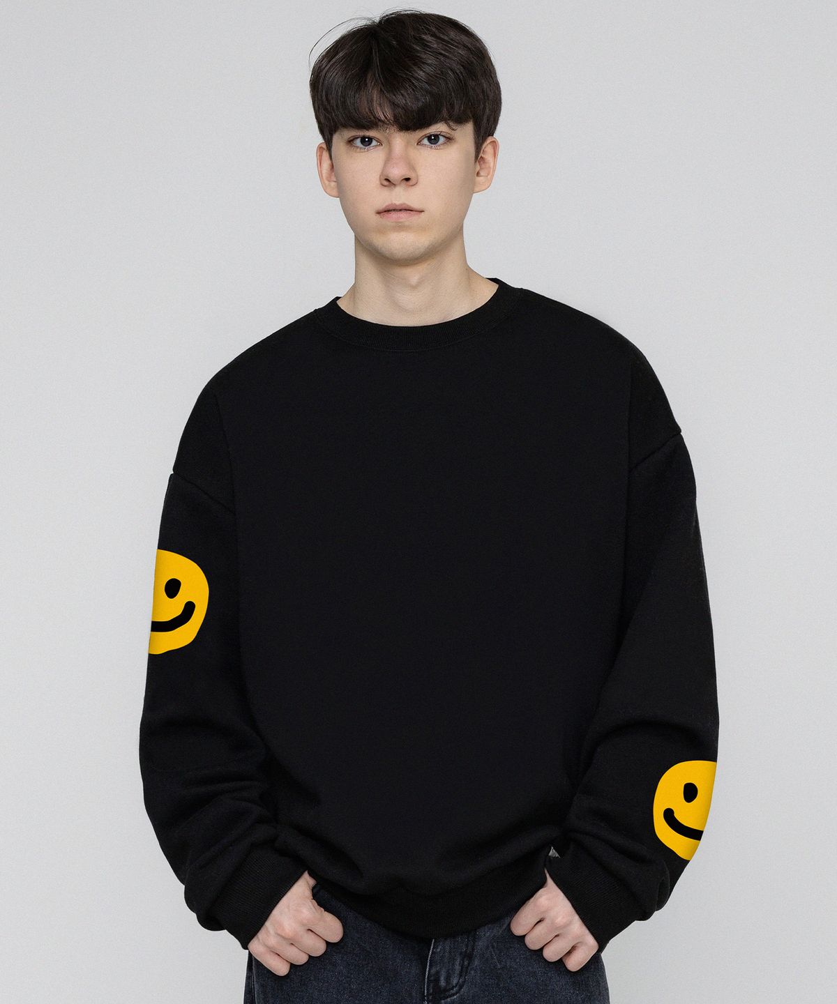그레이버(GRAVER) [UNISEX]멀티 도트 스마일 드로잉 맨투맨_블랙