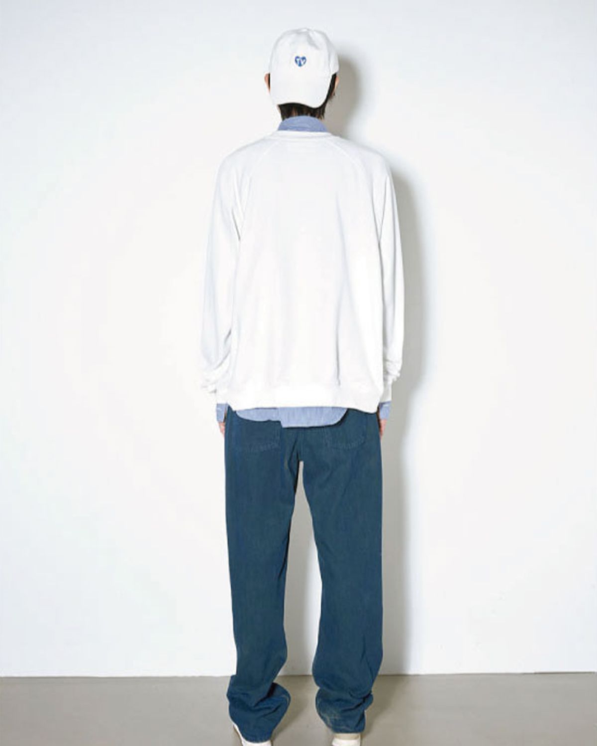 더뮤지엄비지터(THEMUSEUMVISITOR) TV HEART LOGO SWEATSHIRTS (WHITE)
