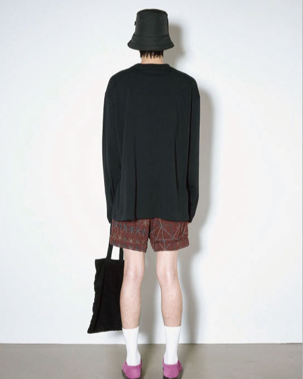 더뮤지엄비지터(THEMUSEUMVISITOR) TV HEART LOGO LONG SLEEVE (BLACK)