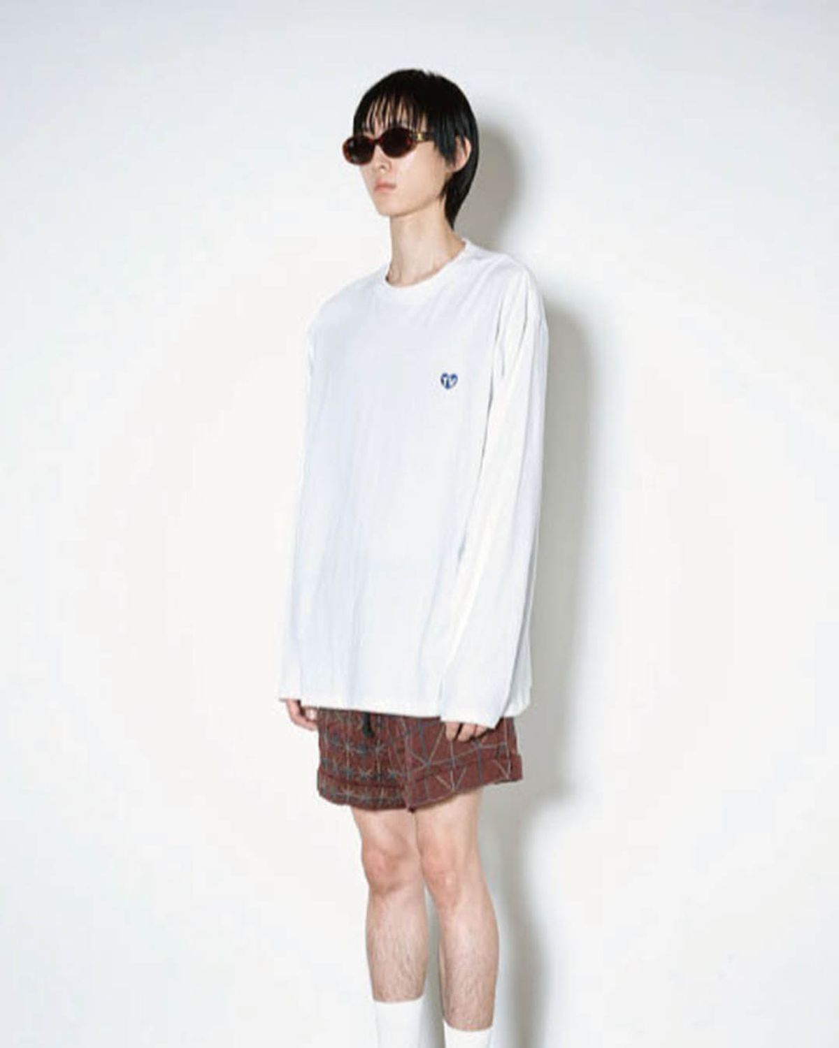 더뮤지엄비지터(THEMUSEUMVISITOR) TV HEART LOGO LONG SLEEVE (WHITE)