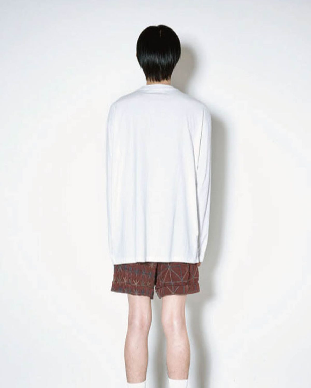 더뮤지엄비지터(THEMUSEUMVISITOR) TV HEART LOGO LONG SLEEVE (WHITE)