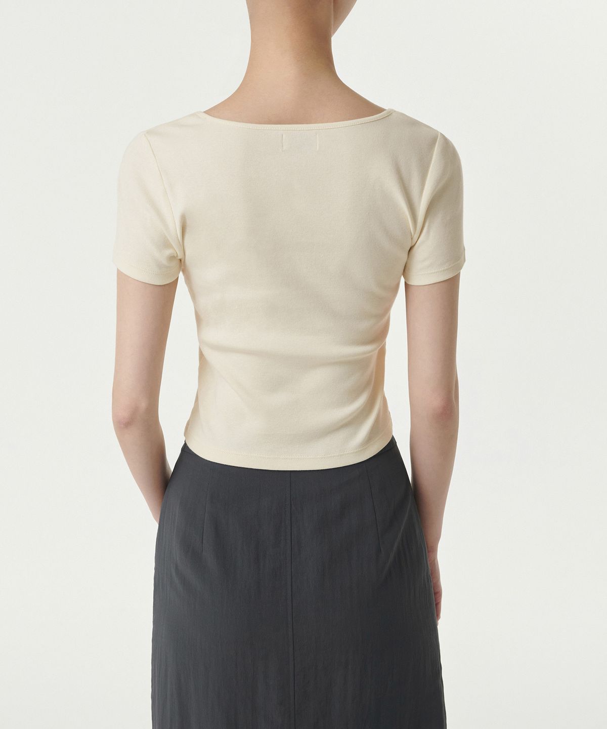 무신사 스탠다드 우먼(MUSINSA STANDARD WOMAN) 우먼즈 슬림 스퀘어 넥 티셔츠 [에그렛]