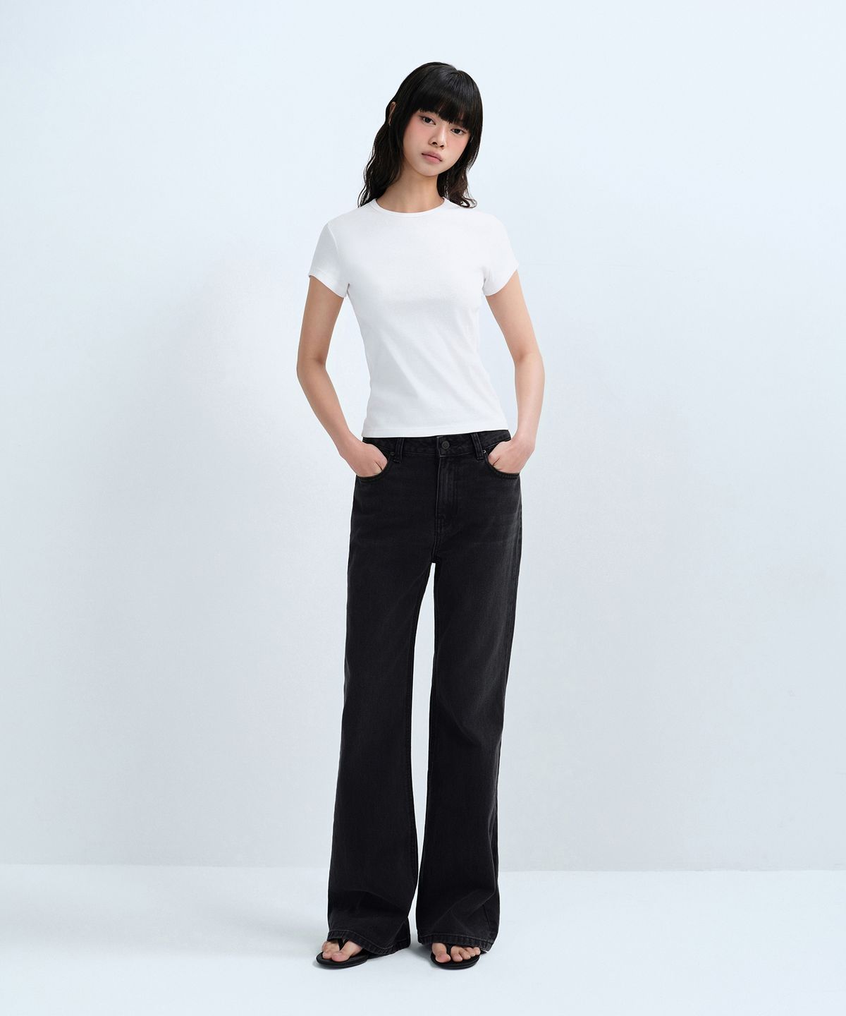 무신사 스탠다드 우먼(MUSINSA STANDARD WOMAN) 우먼즈 슬림 크루 넥 티셔츠 [화이트]