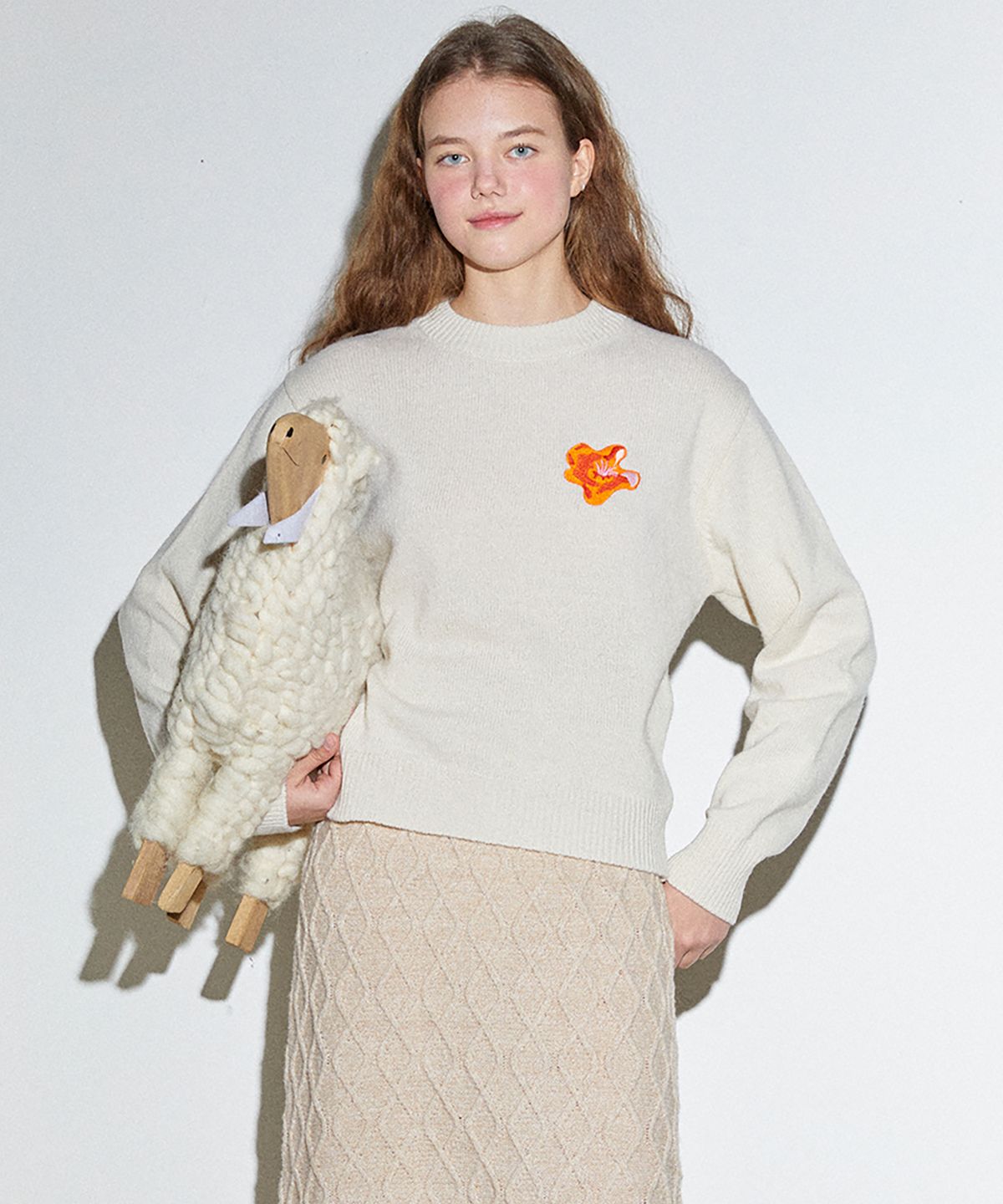 미미카위(MIMICAWE) 3D POPPY LAMBSWOOL PULLOVER/IVORY