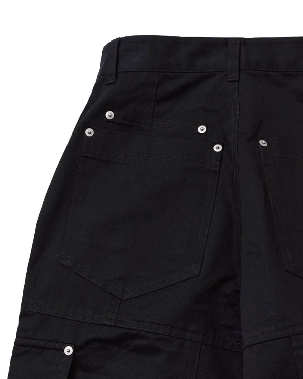 더뮤지엄비지터(THEMUSEUMVISITOR) METAL LOGO CARGO PANTS (BLACK)