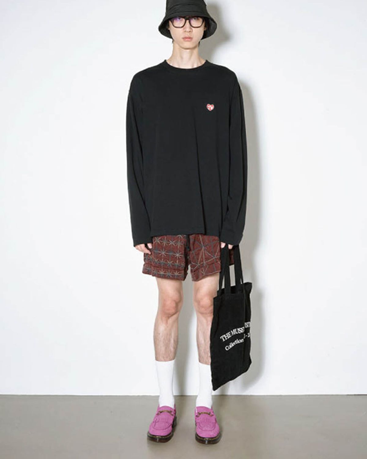 더뮤지엄비지터(THEMUSEUMVISITOR) THE MUSEUM VISTIOR COLLECTION 2023-2024 CORDUROY ECO BAG (BLACK)