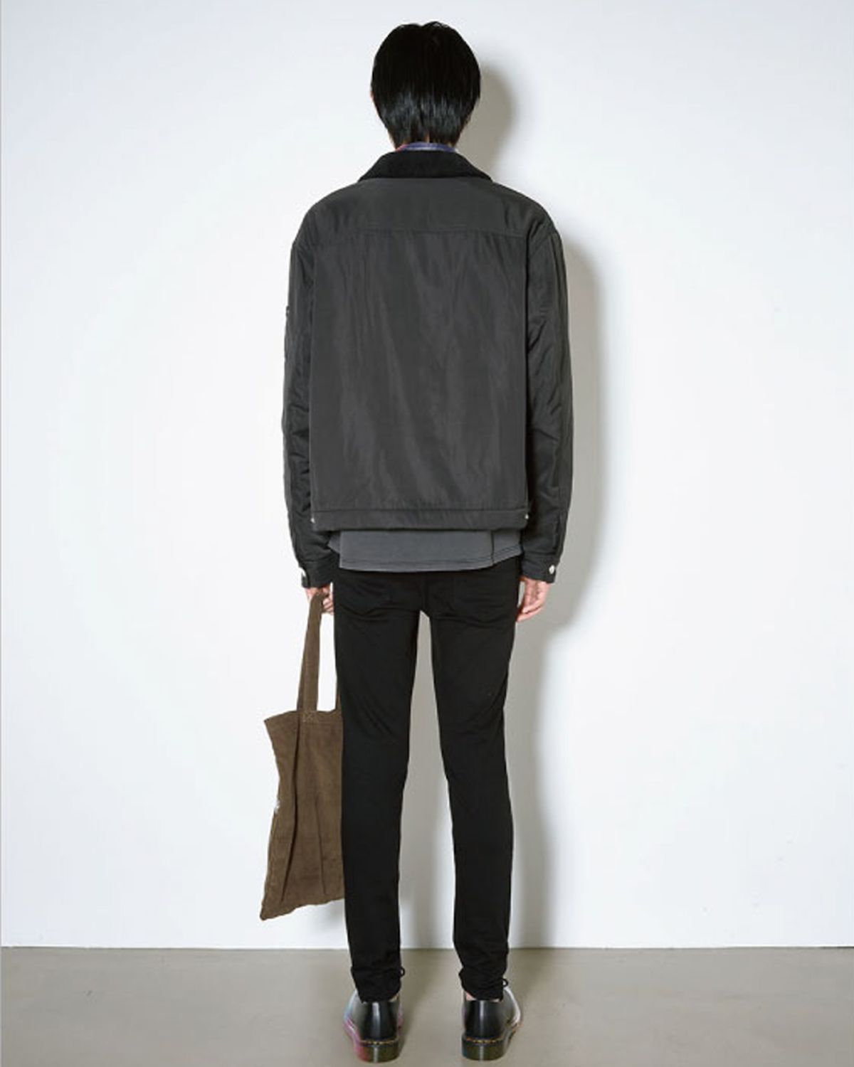 더뮤지엄비지터(THEMUSEUMVISITOR) THE MUSEUM VISTIOR COLLECTION 2023-2024 CORDUROY ECO BAG (BROWN)