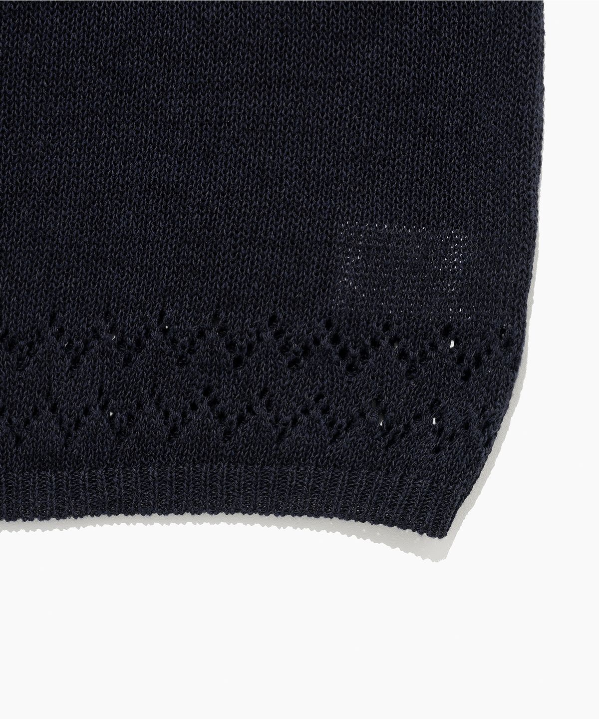 튜드먼트(TTUDEMENT) PUNCHING SLEEVELESS KNIT TOP NAVY