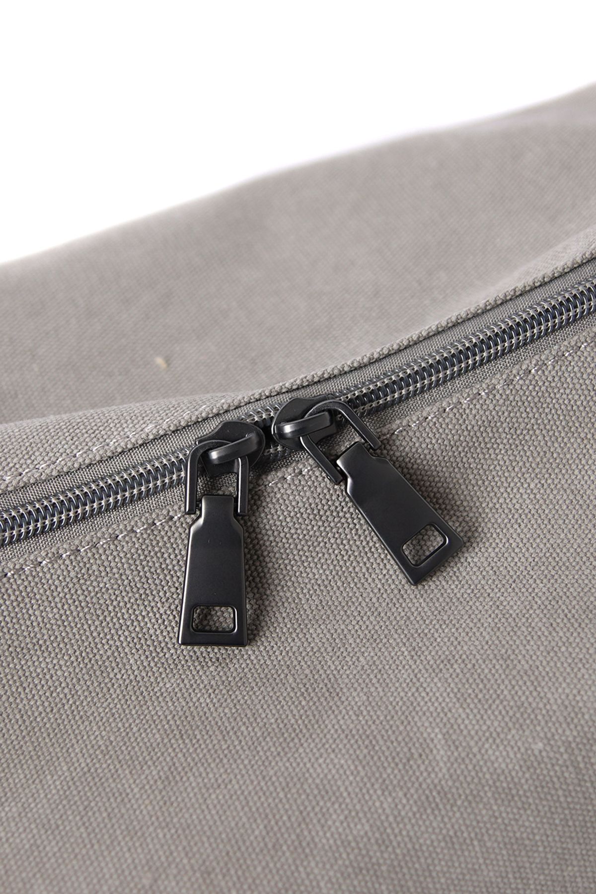 바이모스(BYMOSS) Hammer canvas crossbag - Beige