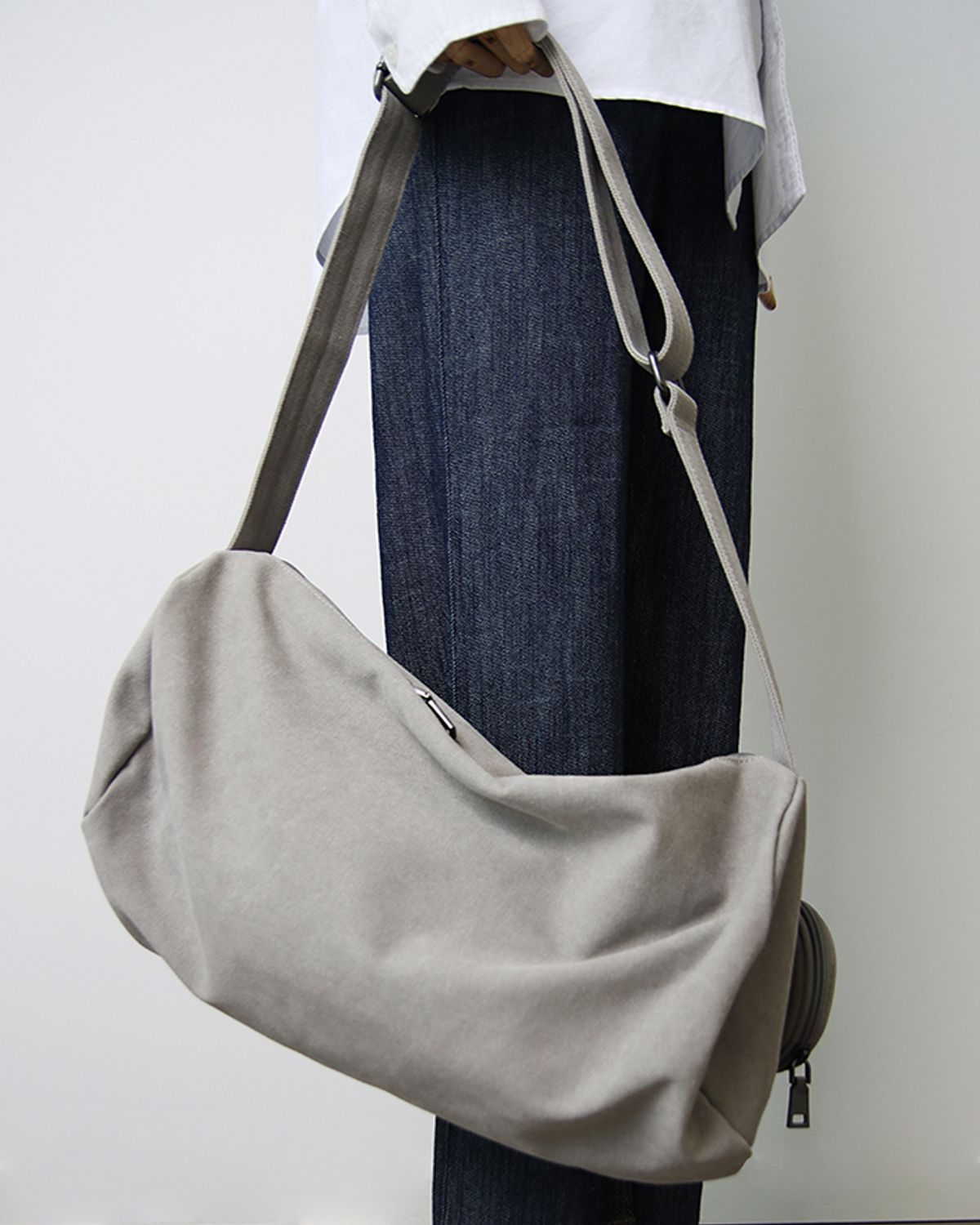 바이모스(BYMOSS) Hammer canvas crossbag - Beige