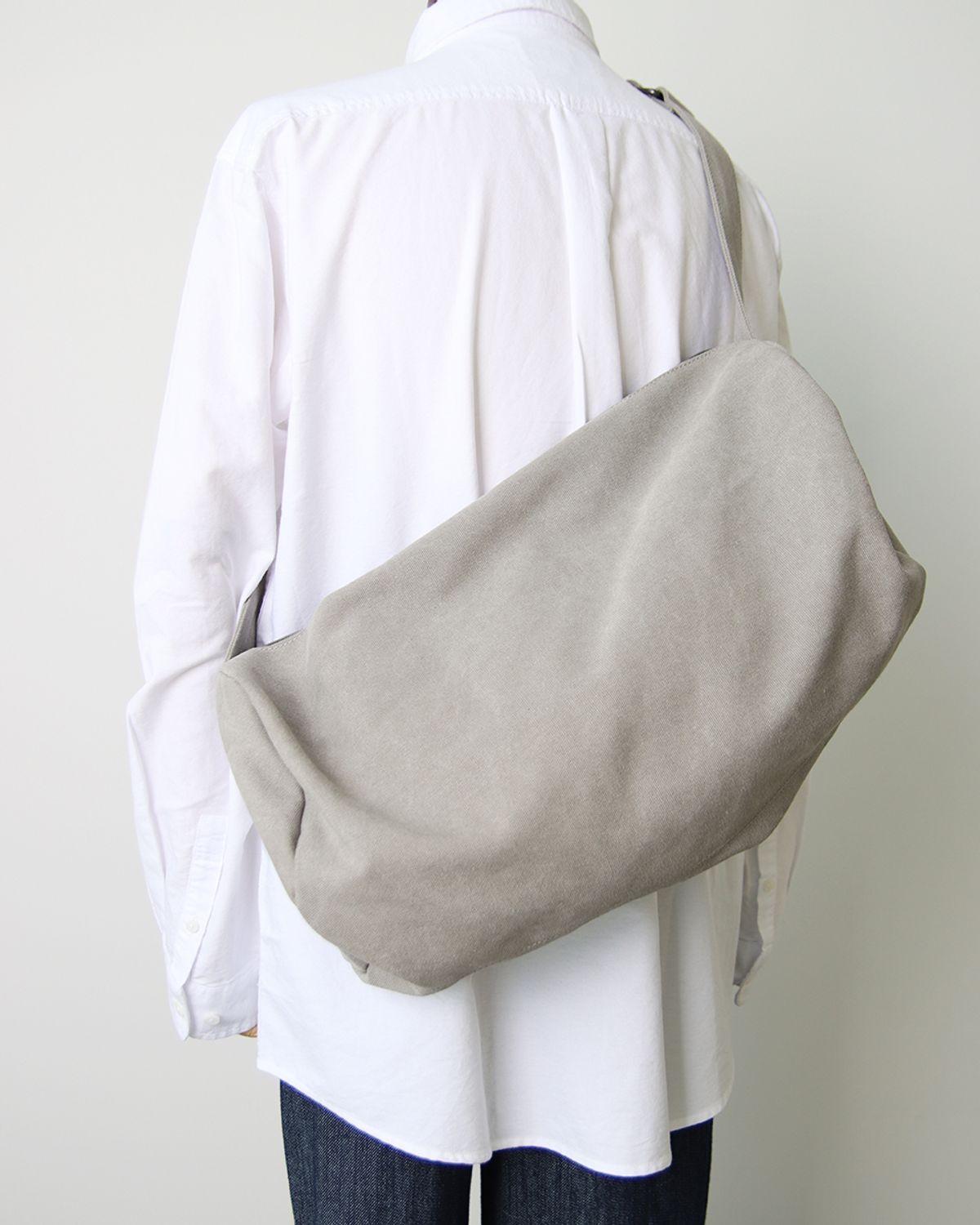 바이모스(BYMOSS) Hammer canvas crossbag - Beige