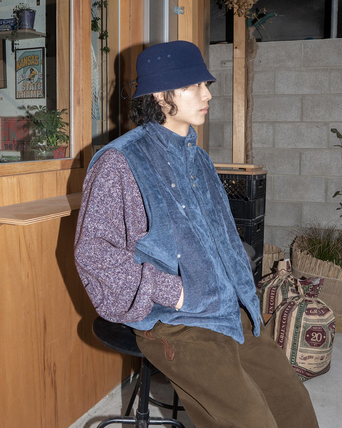 카락터(KARACTOR) Velvety padded vest / Dark blue
