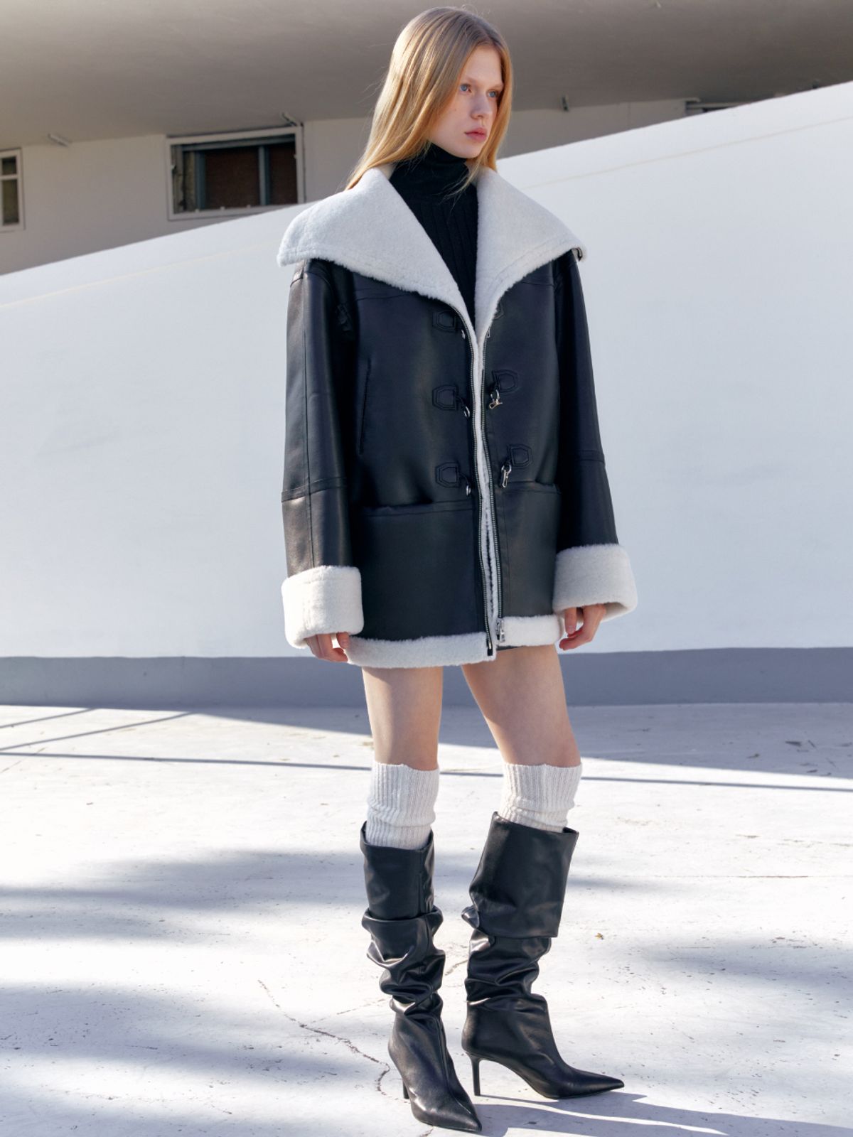 뮤제(MUSEE) DARIA Faux-Shearing Reversible Mustang Coat-Black