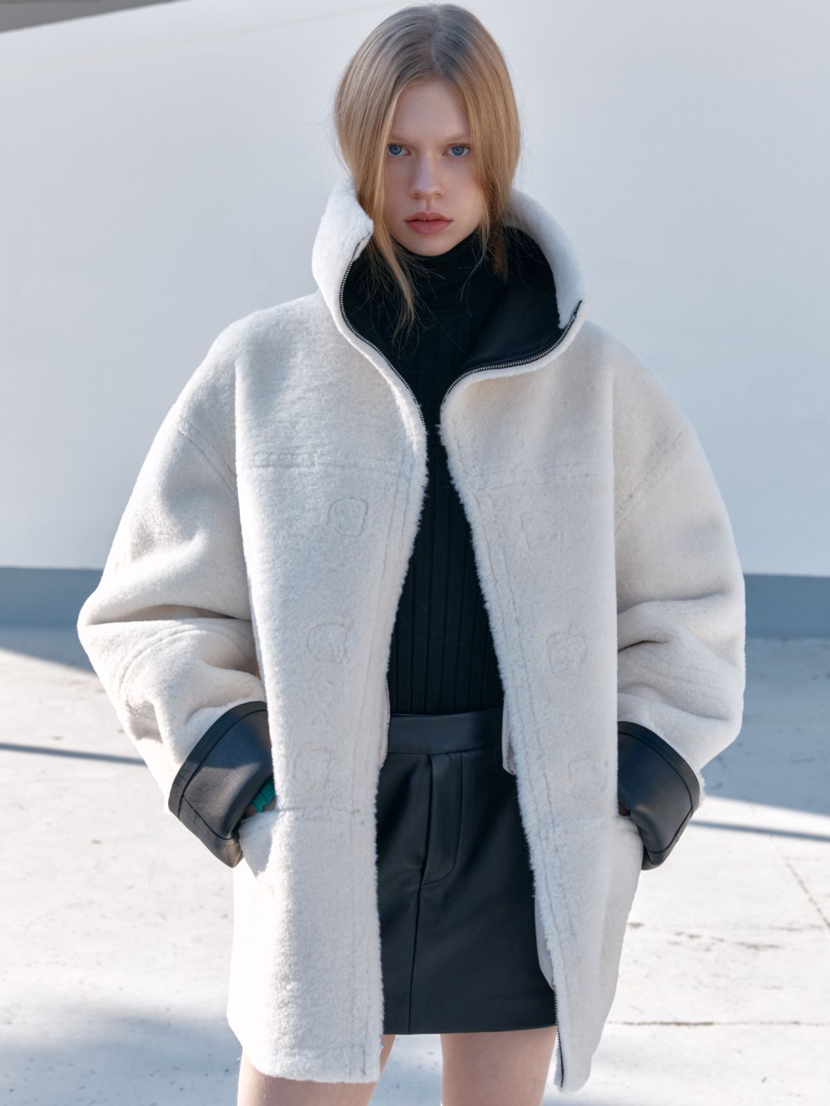 뮤제(MUSEE) DARIA Faux-Shearing Reversible Mustang Coat-Black