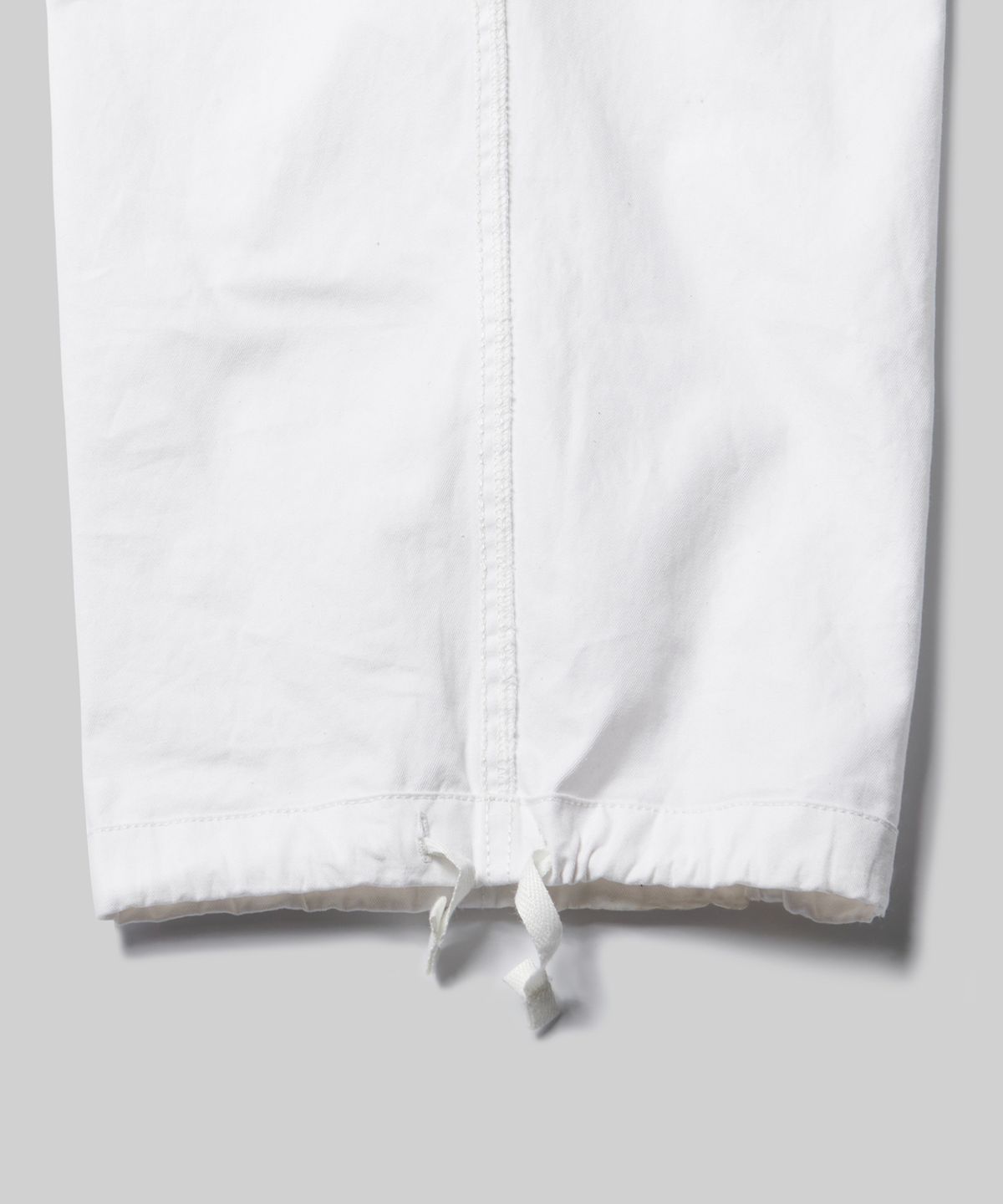 무신사 스탠다드(MUSINSA STANDARD) [시티 레저] 와이드 벨티드 카고 팬츠 [화이트]