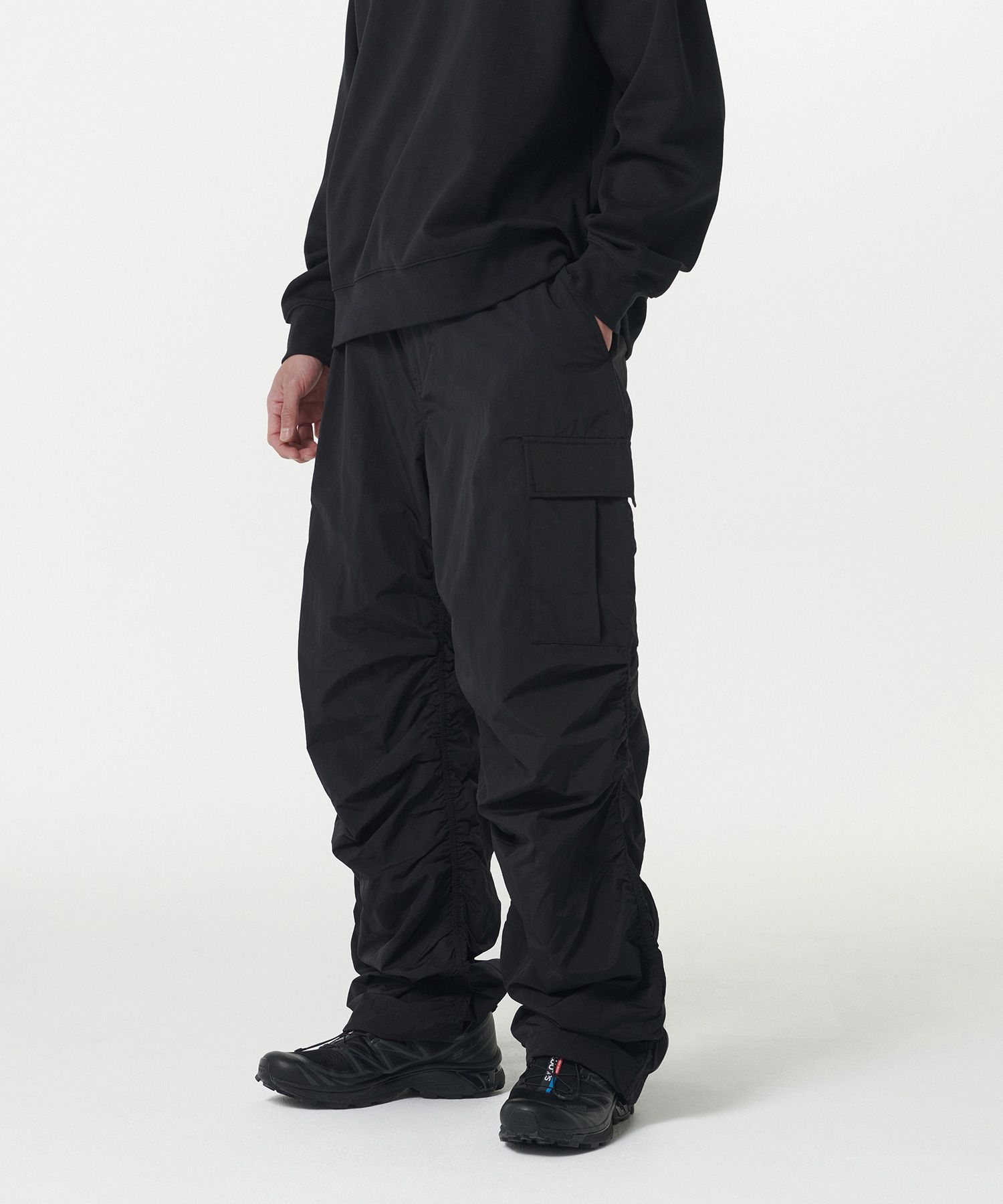 【新品未使用】MY_ NYLON CARGO PANTS[SUMI] MUSINSA | MUSINSA STANDARD Nylon Wide Shirring Cargo Pants [Black]