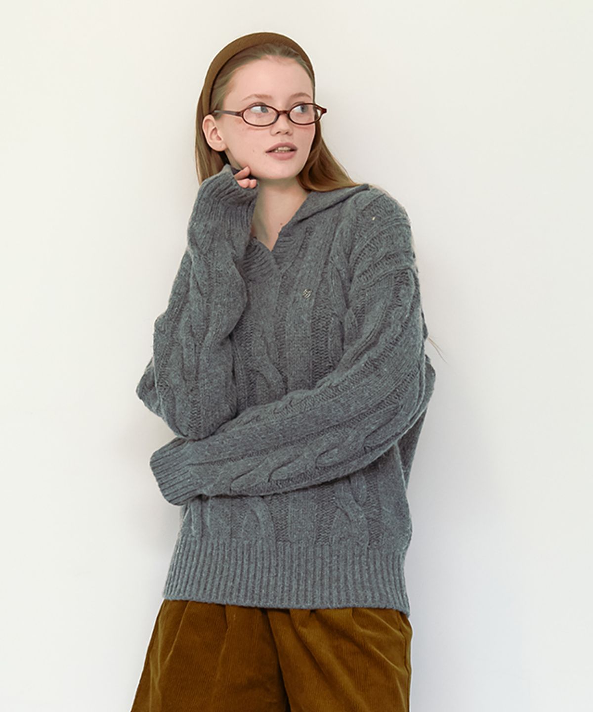 론론(RONRON) V COLLAR CABLE KNIT GREY
