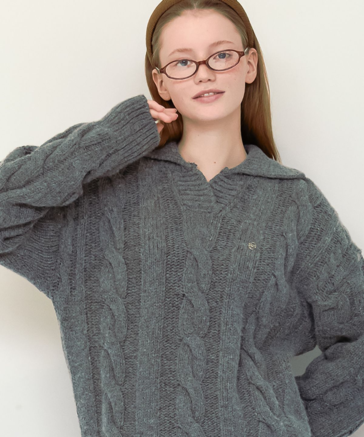 론론(RONRON) V COLLAR CABLE KNIT GREY