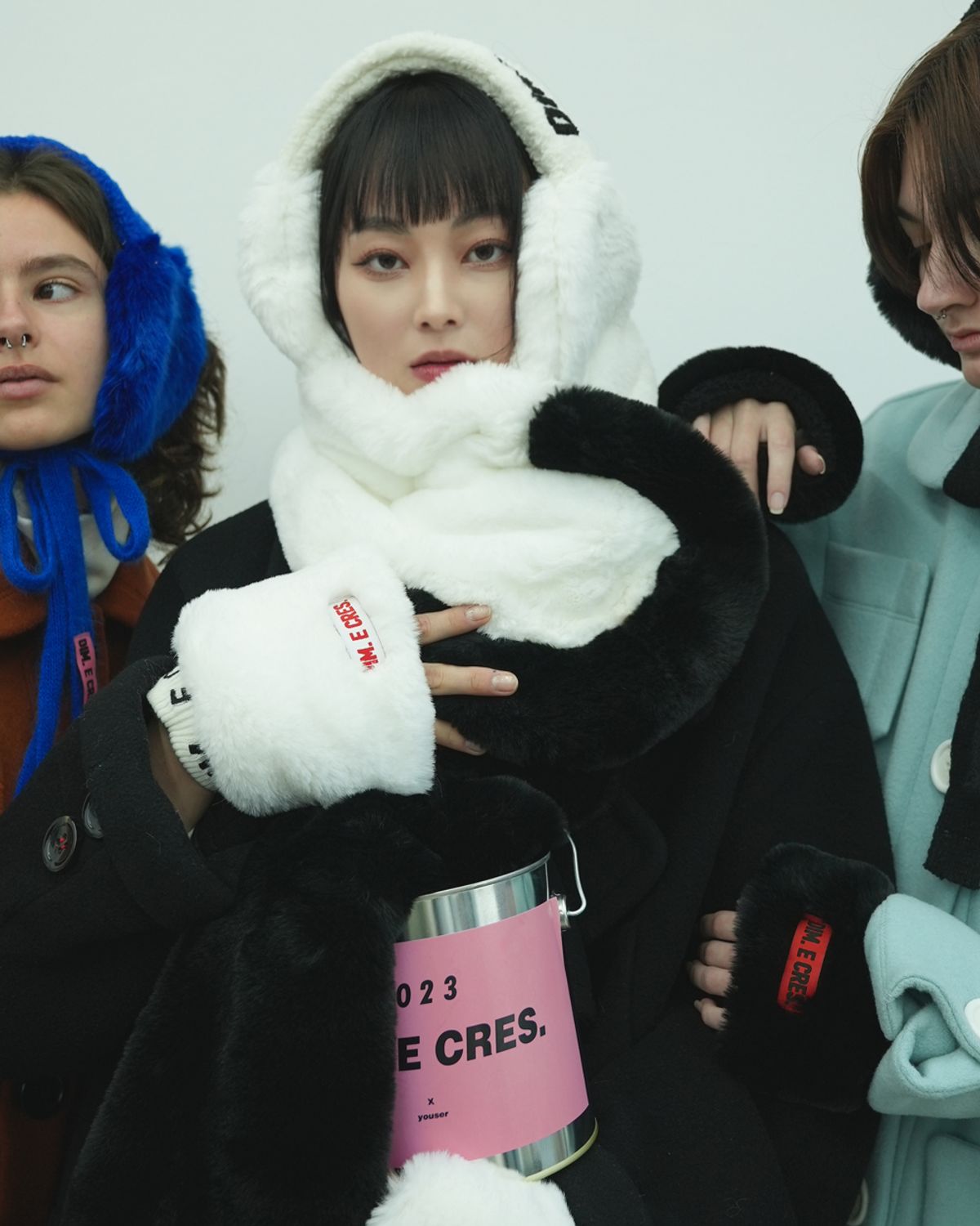 딤에크레스(DIM. E CRES) 퍼 핸드워머_화이트