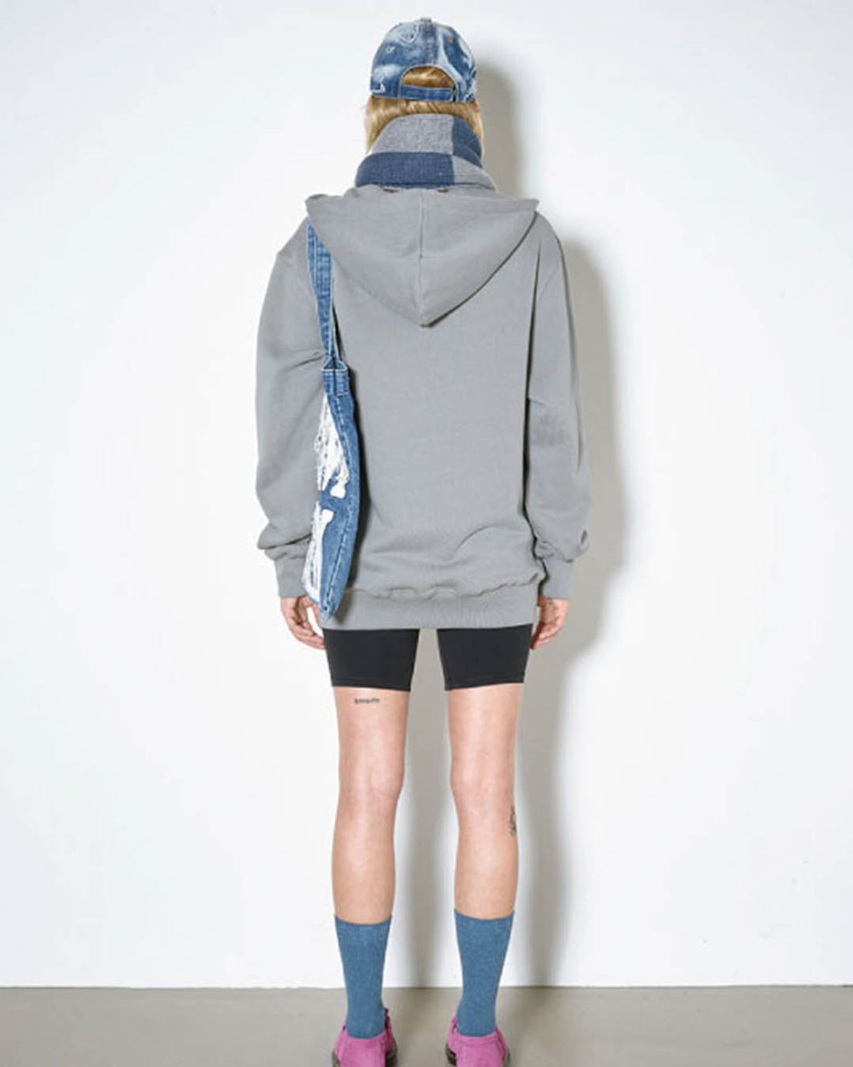 더뮤지엄비지터(THEMUSEUMVISITOR) FABRIC RINGED HOODY (BLUE GREY)