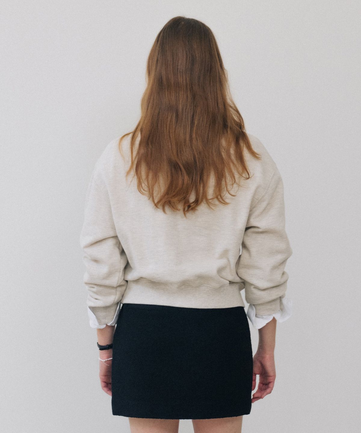 튜드먼트(TTUDEMENT) EMBLEM SWEATSHIRT OATMEAL