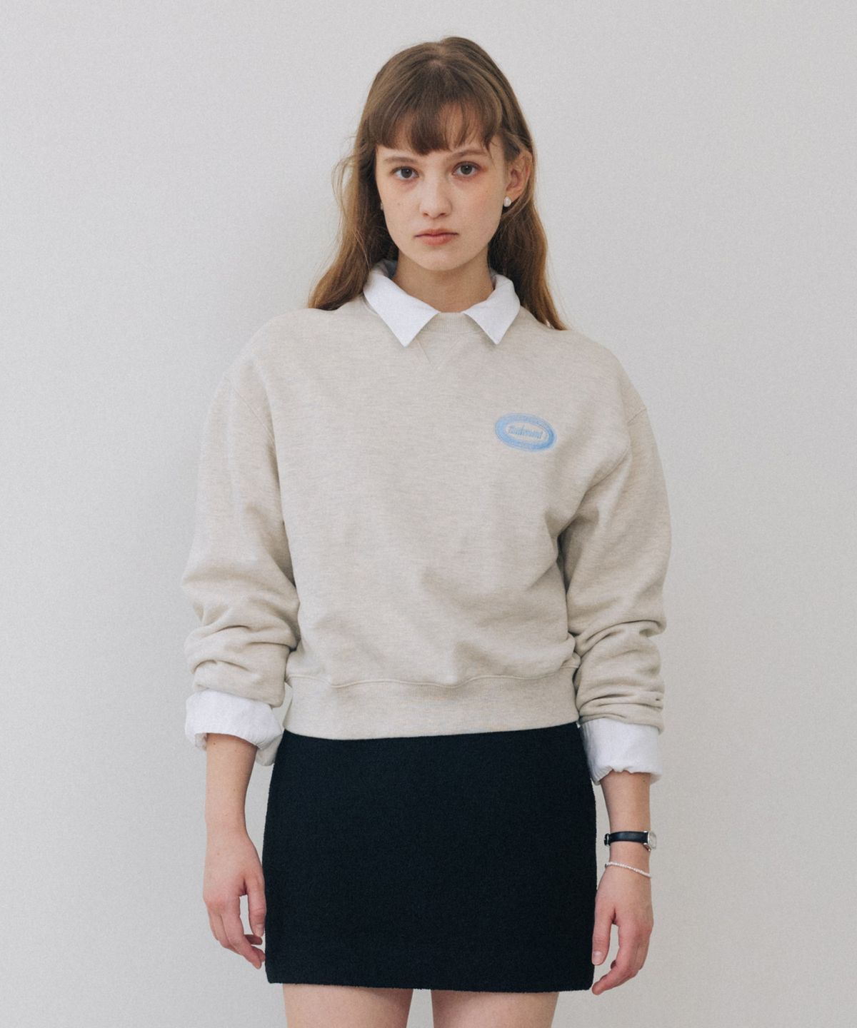 튜드먼트(TTUDEMENT) EMBLEM SWEATSHIRT OATMEAL