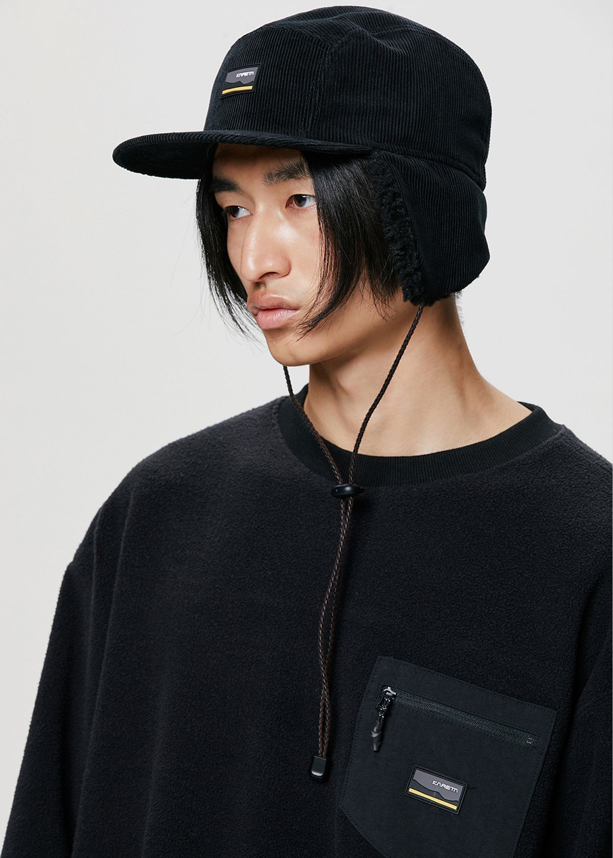 카레타(KARETA) 엘에스 플리스 크루넥 블랙