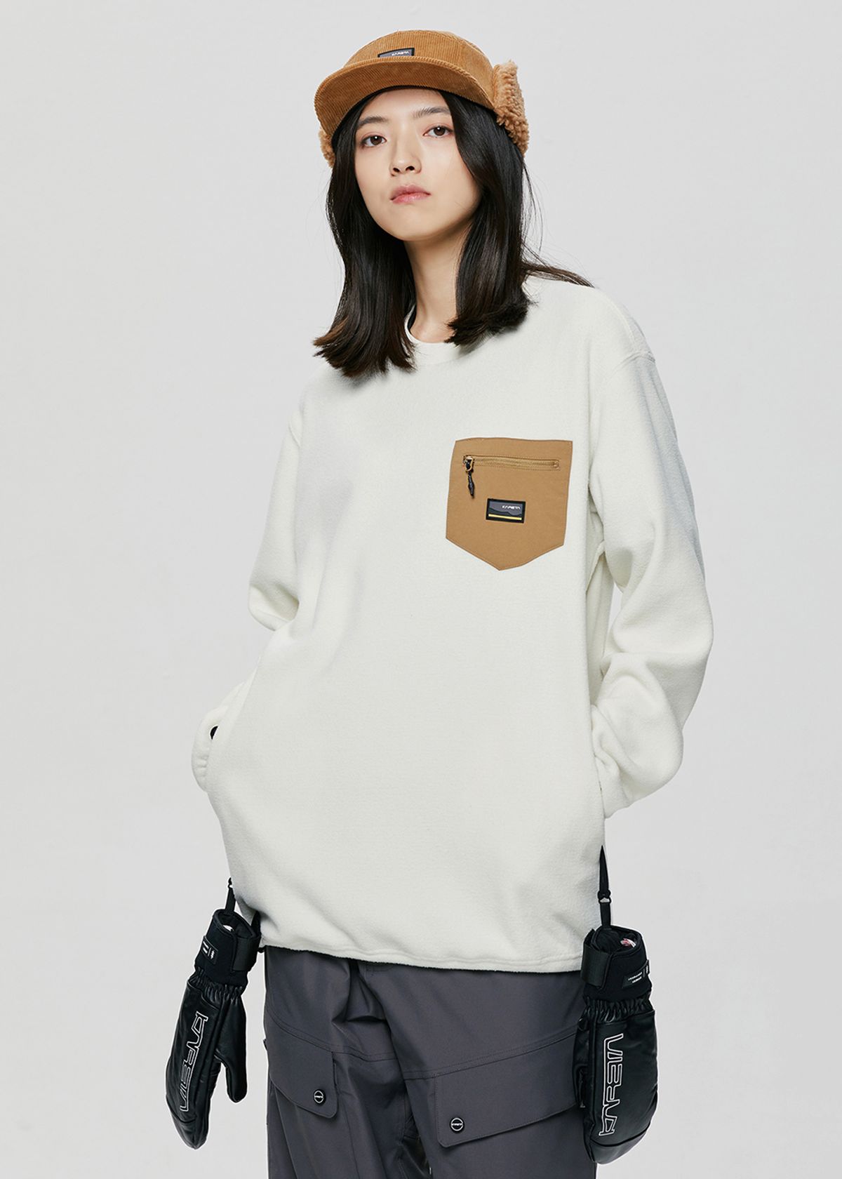 카레타(KARETA) 엘에스 플리스 크루넥 크림
