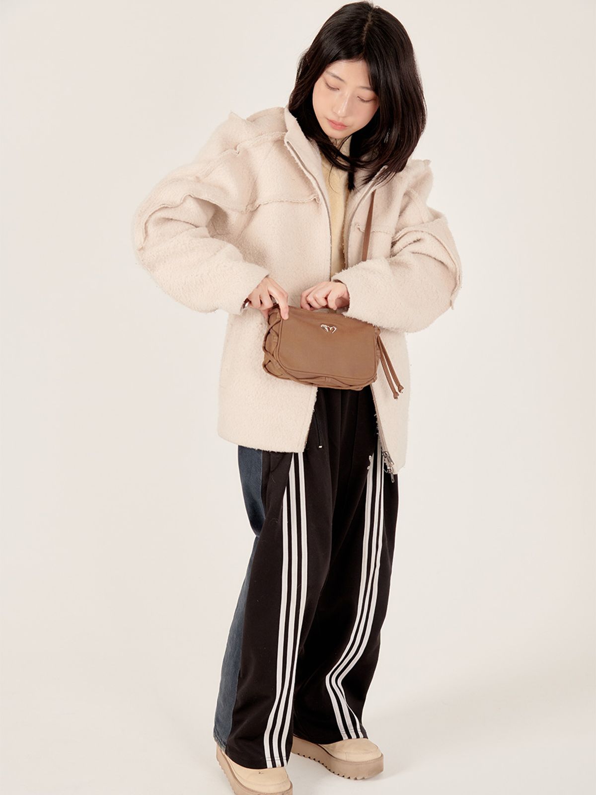 무음(MUWM) 에노키 미니 Enoki Mini Bag (Suede Brown)
