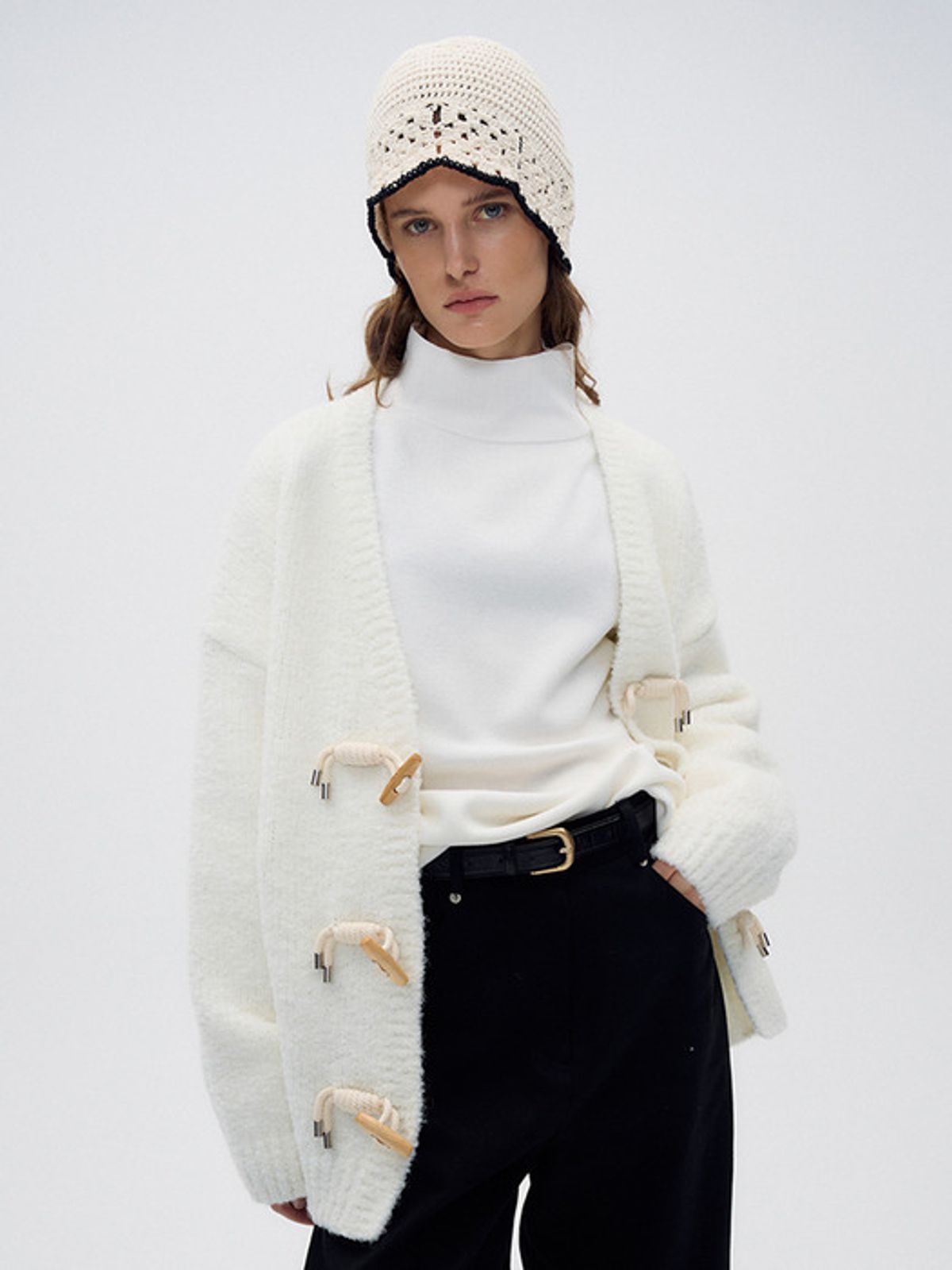 위메농(OUI MAIS NON) Woodbutton knit cardigan