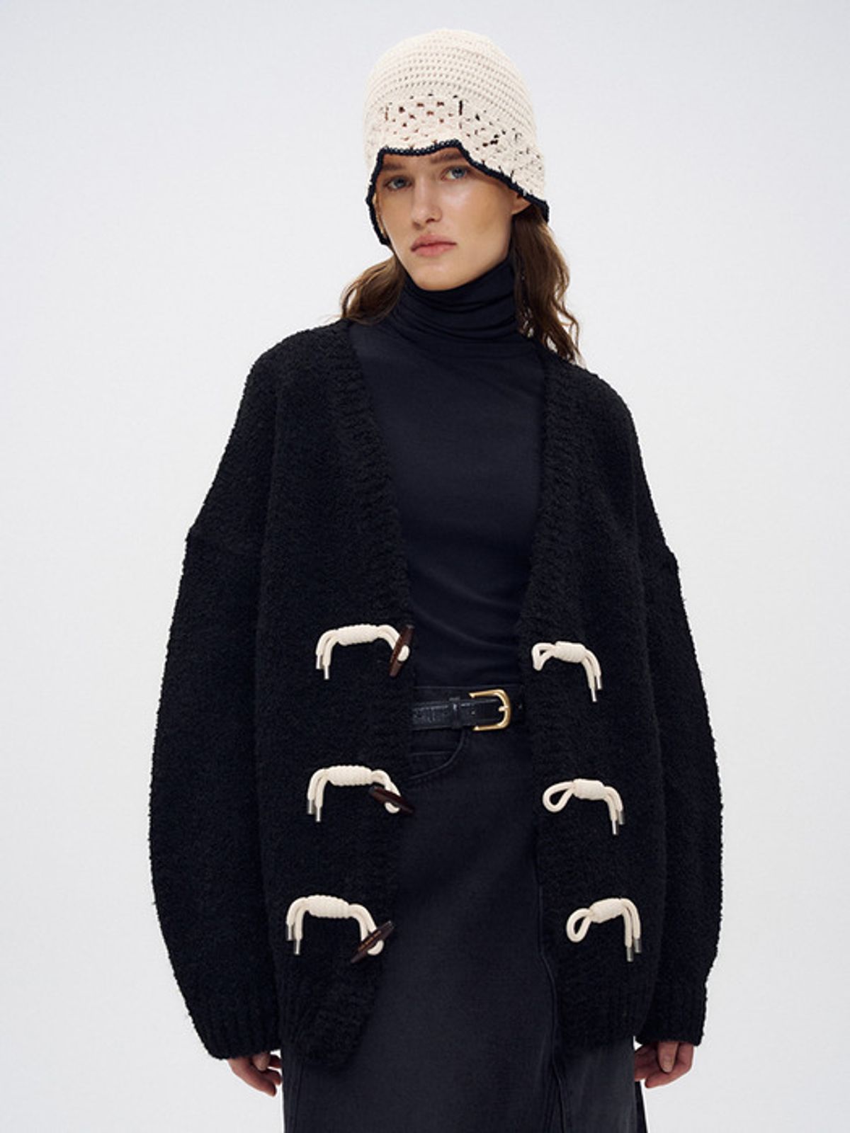 위메농(OUI MAIS NON) Woodbutton knit cardigan