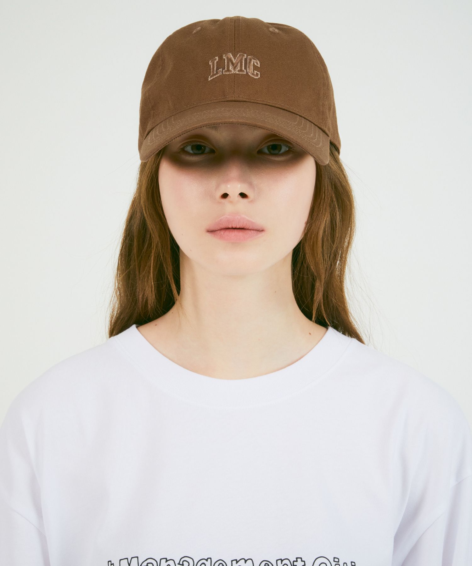 MUSINSA公式 | LMC ARCH LOGO TWILL 6PANEL CAP brown