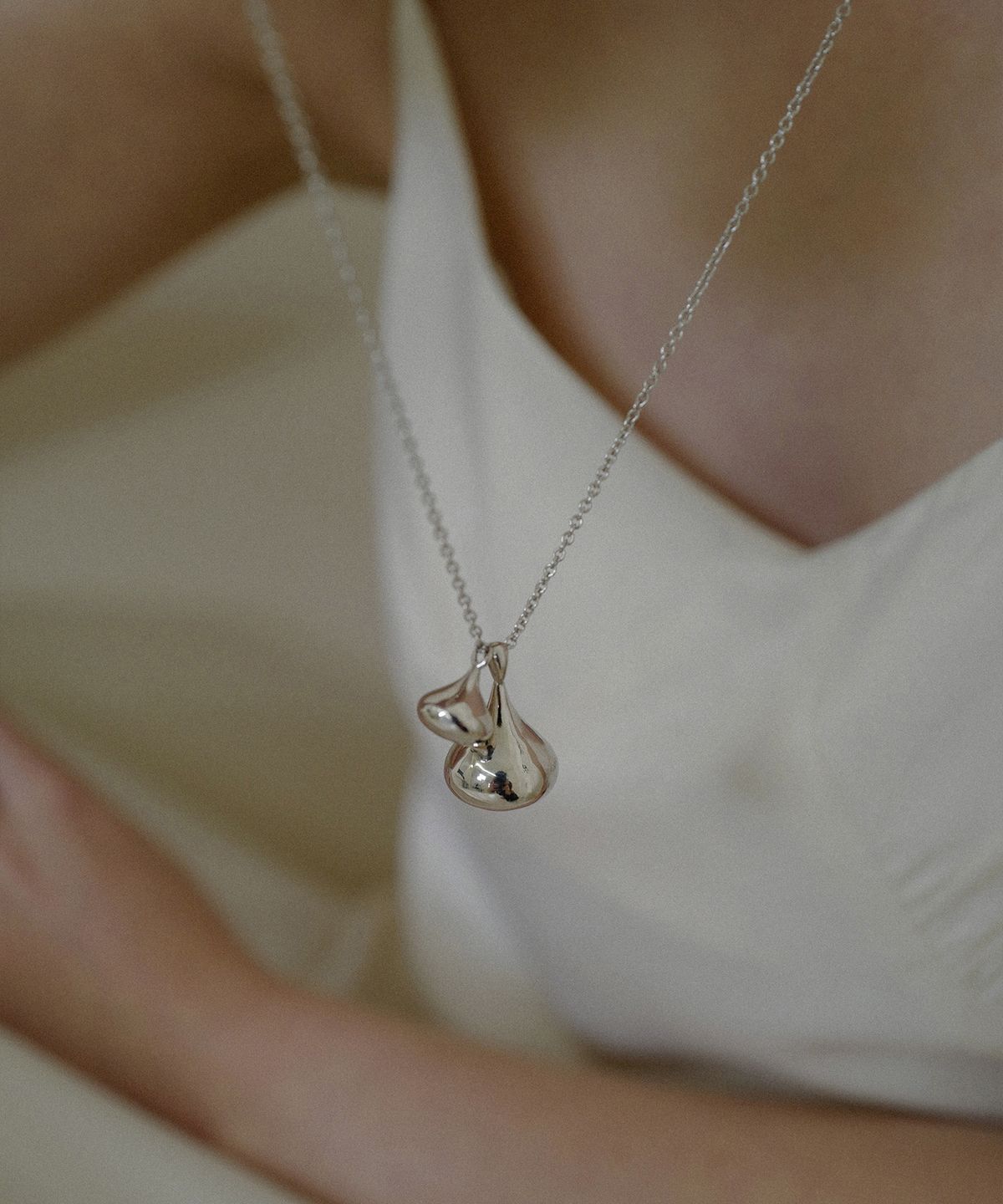 피오레(FIORE) sweet drop long necklace (2 colors)