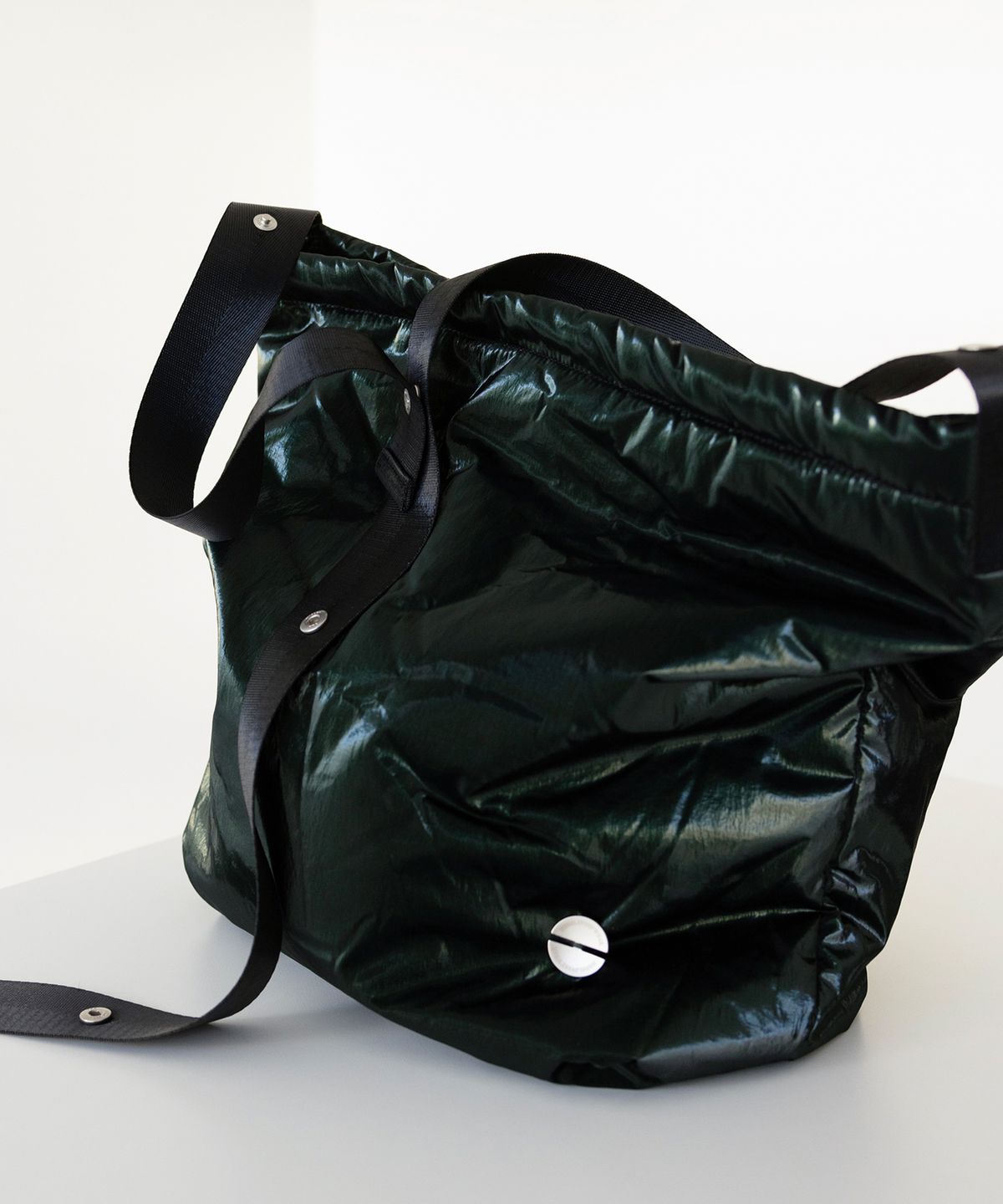 네벨에브리웨어(NEBELEVERYWEAR) Glossy padding bag_Green
