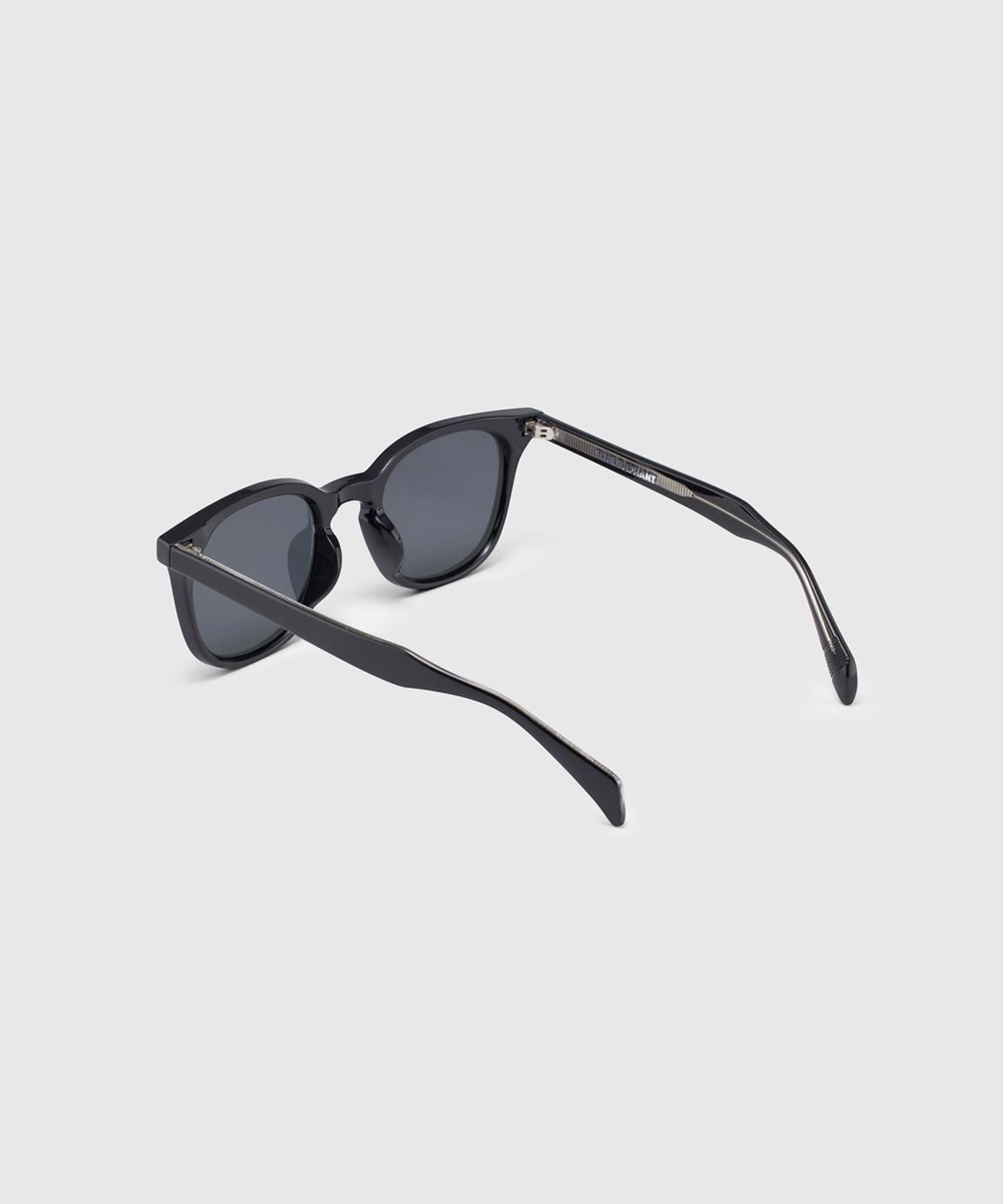 MUSINSA | BLUE ELEPHANT YARD-S black