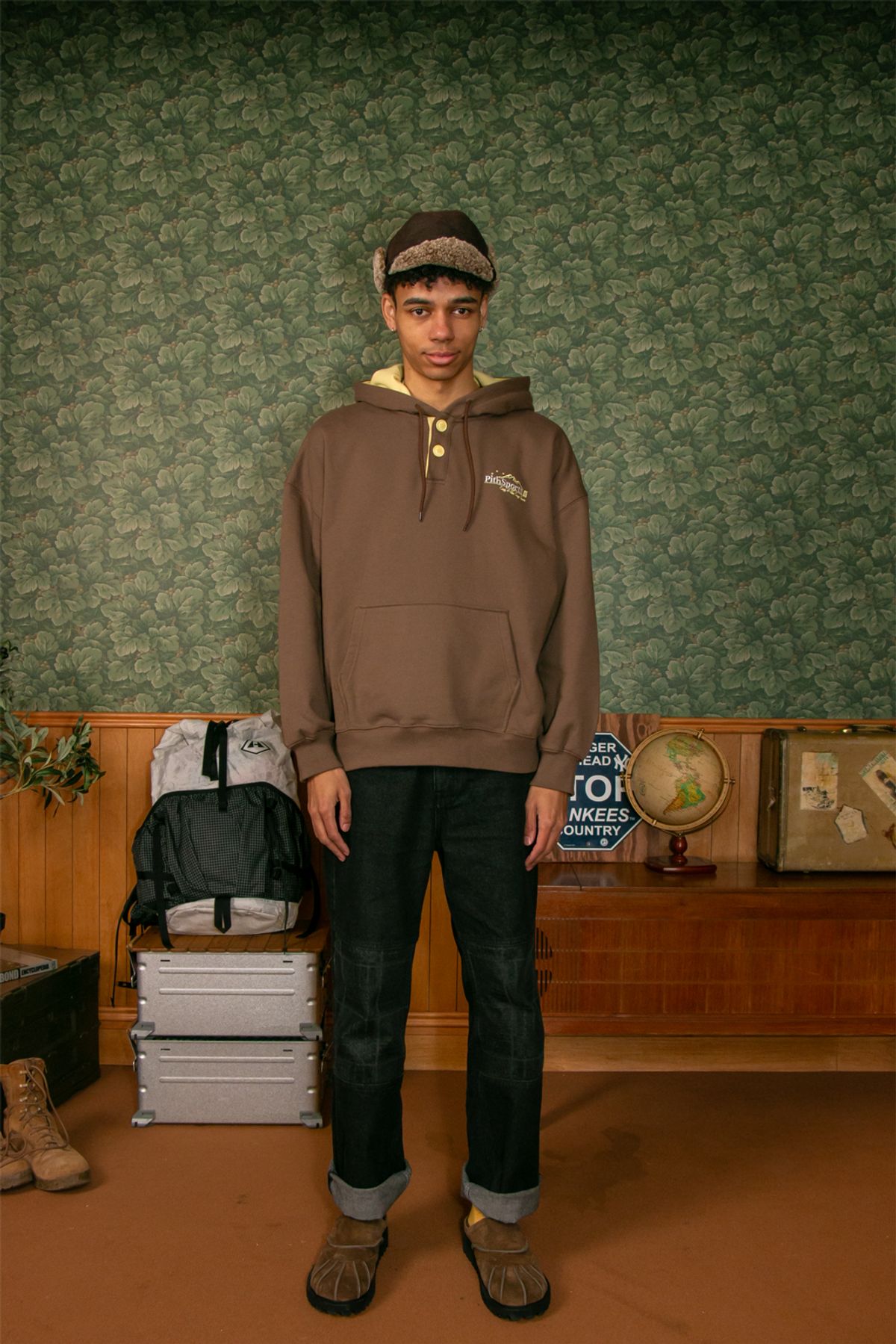 피스스포츠(PITHSPORTS) E.H.E.S Button Hoodie (Brown)